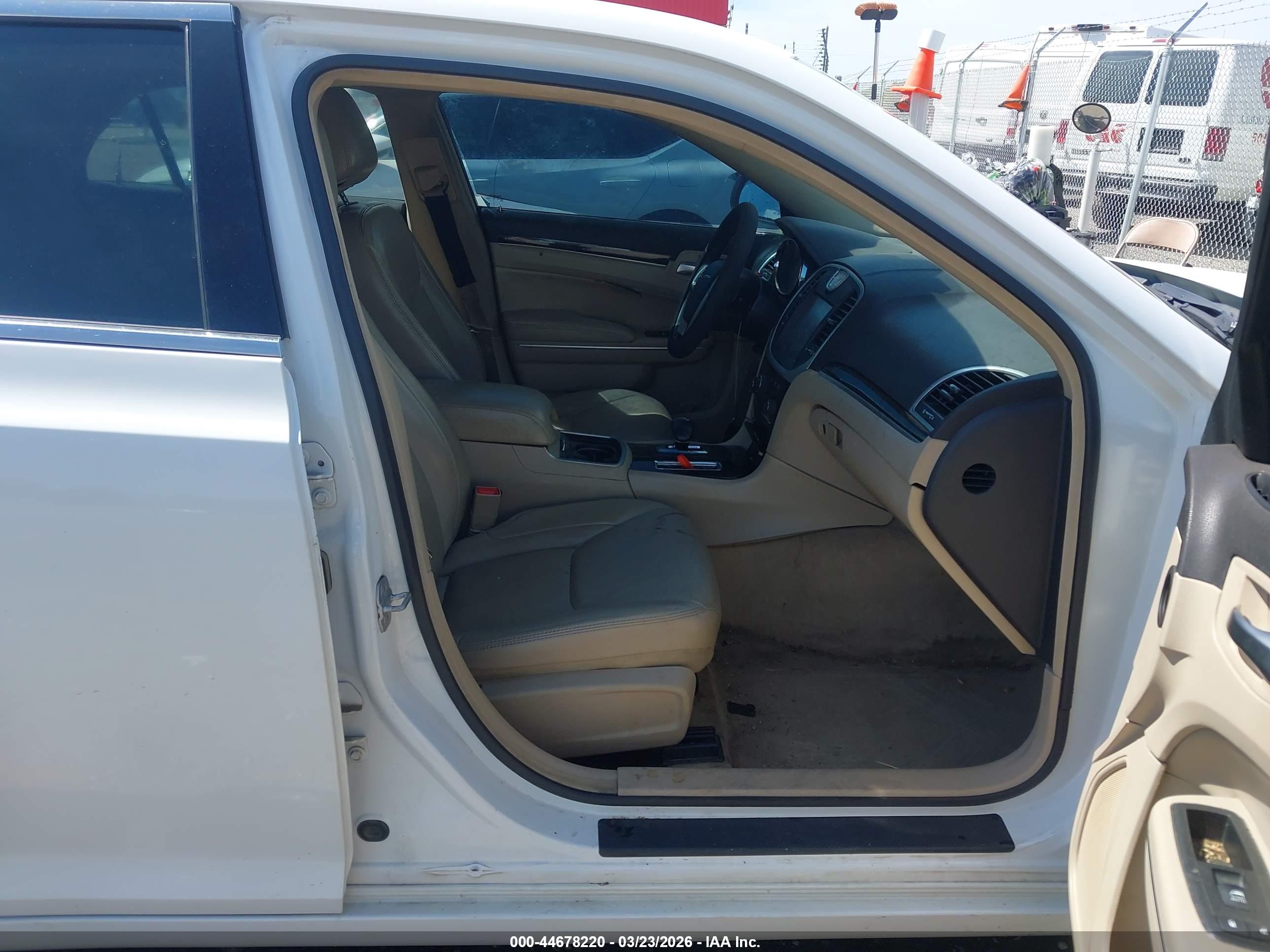 CHRYSLER 300 image 5