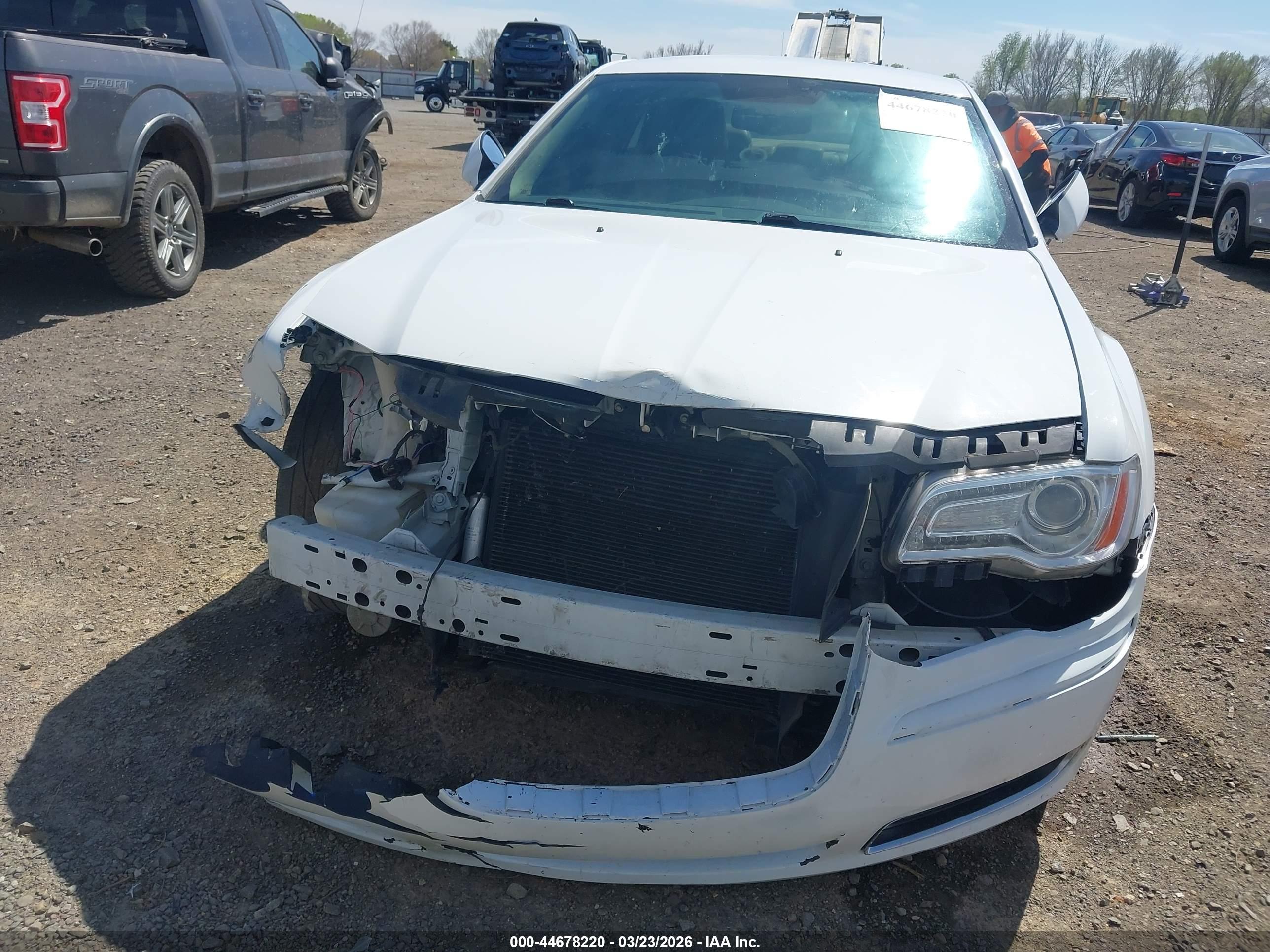 CHRYSLER 300 image 6