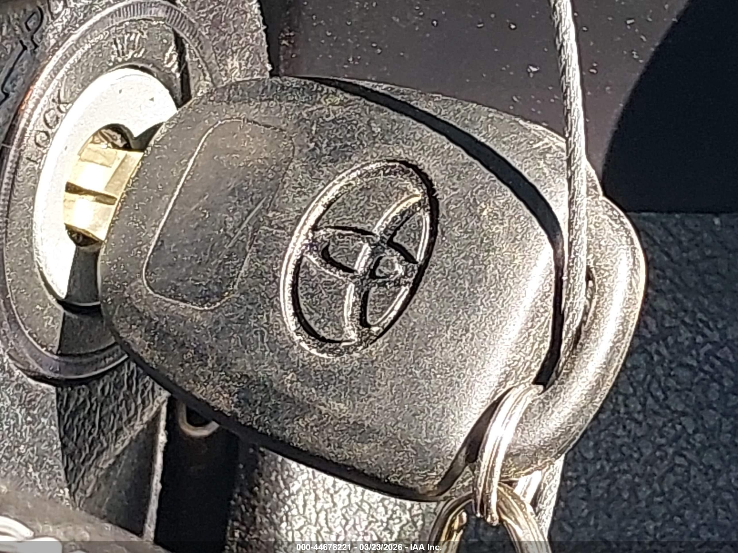 TOYOTA CAMRY image 11