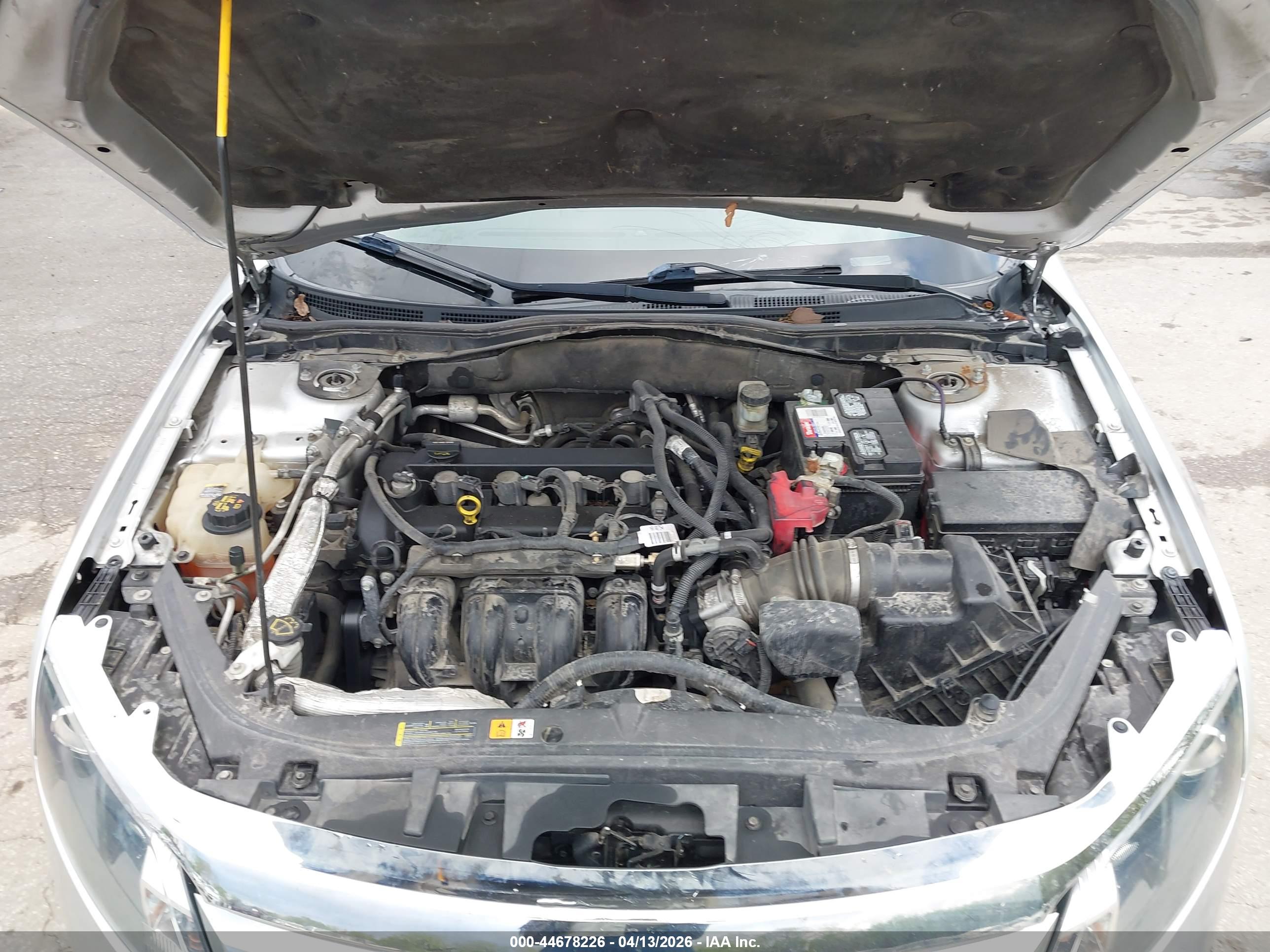 FORD FUSION image 10