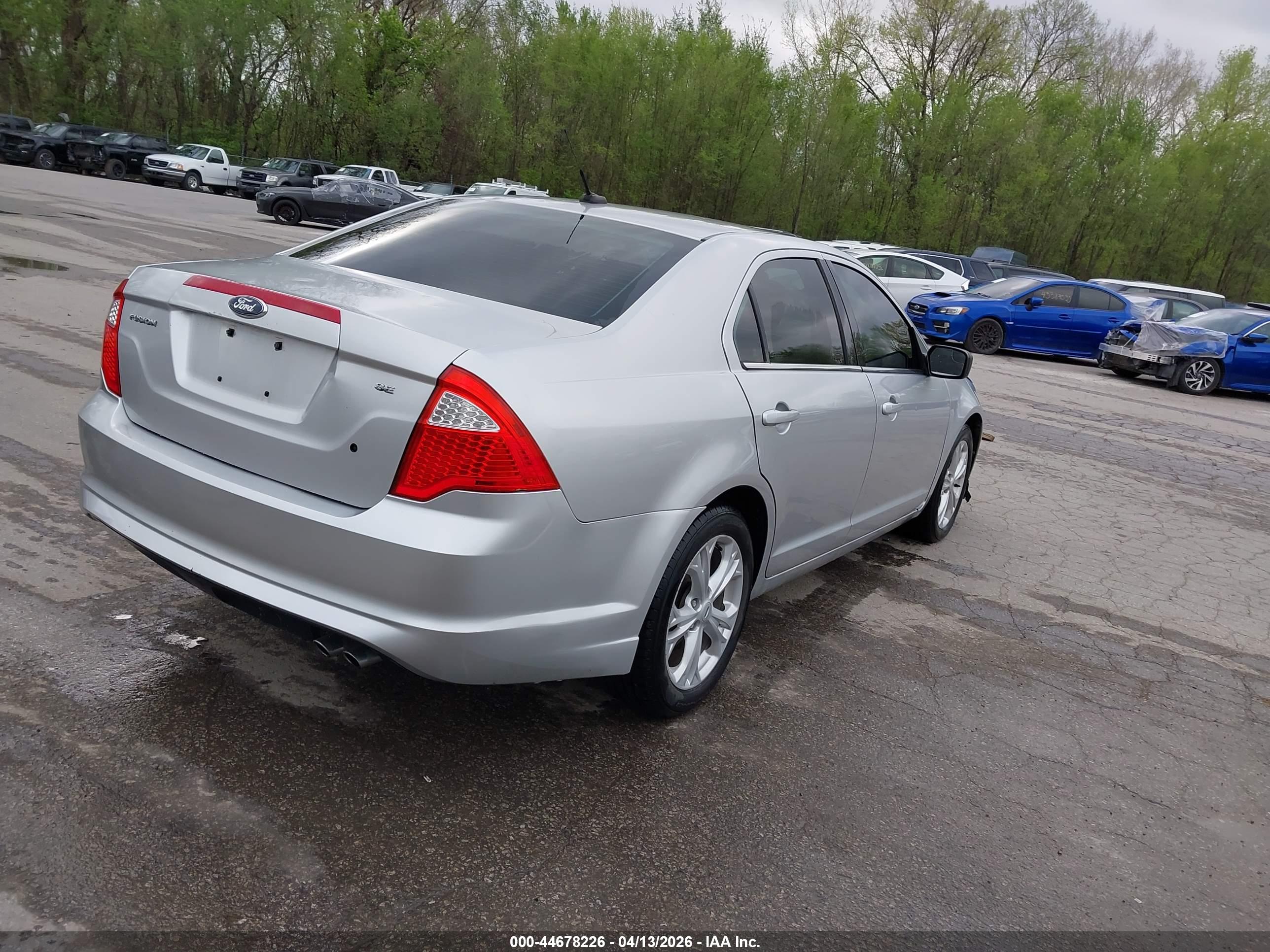 FORD FUSION image 4