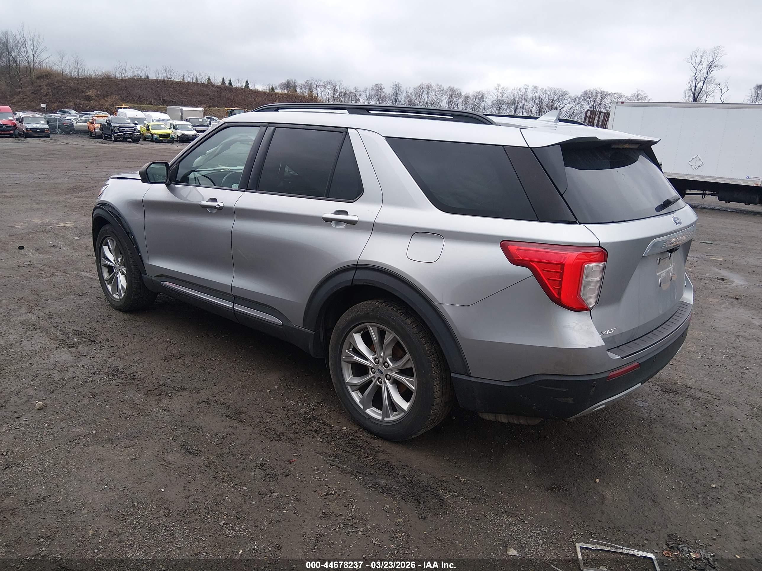 FORD EXPLORER image 3