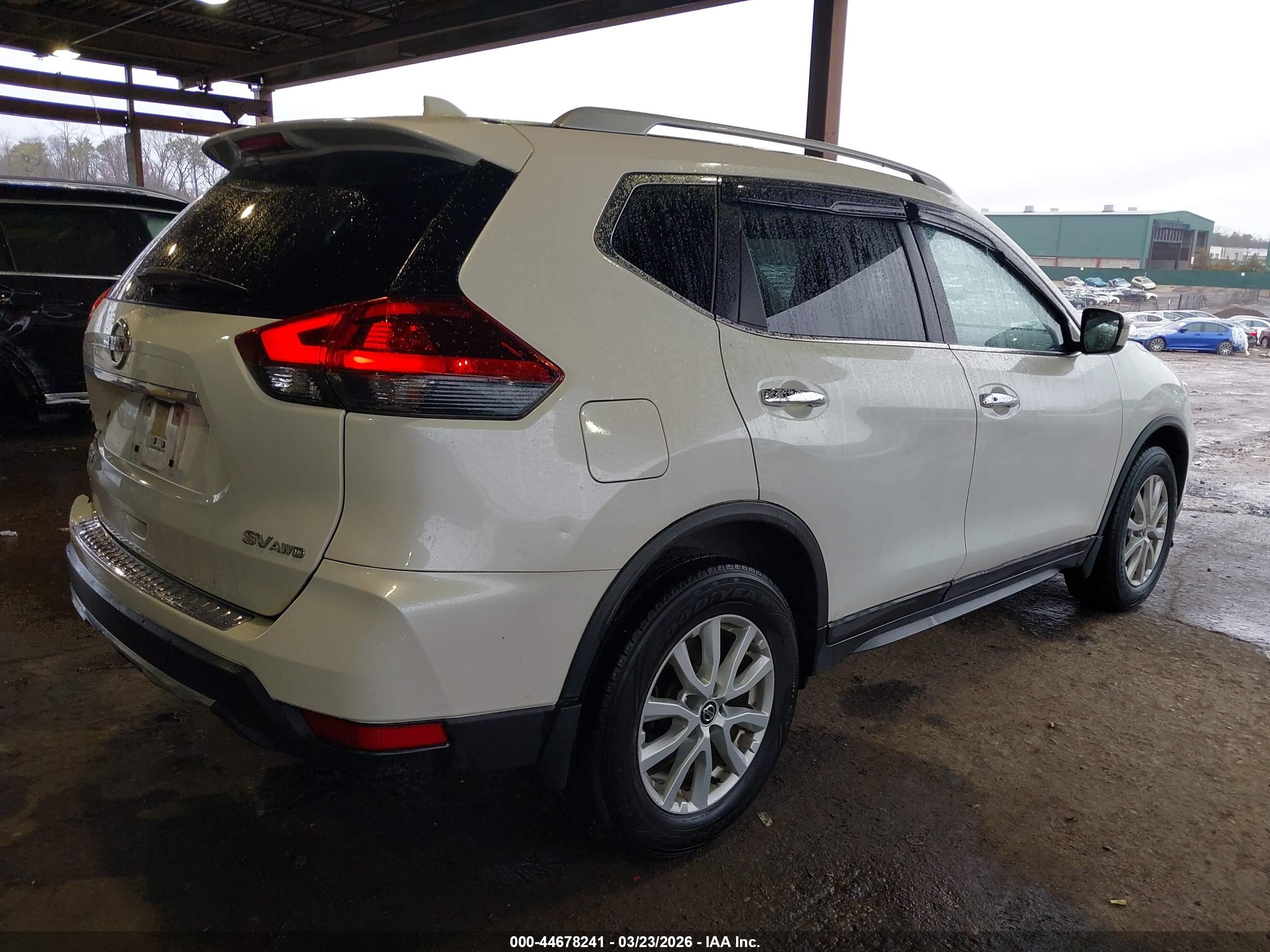NISSAN ROGUE image 4