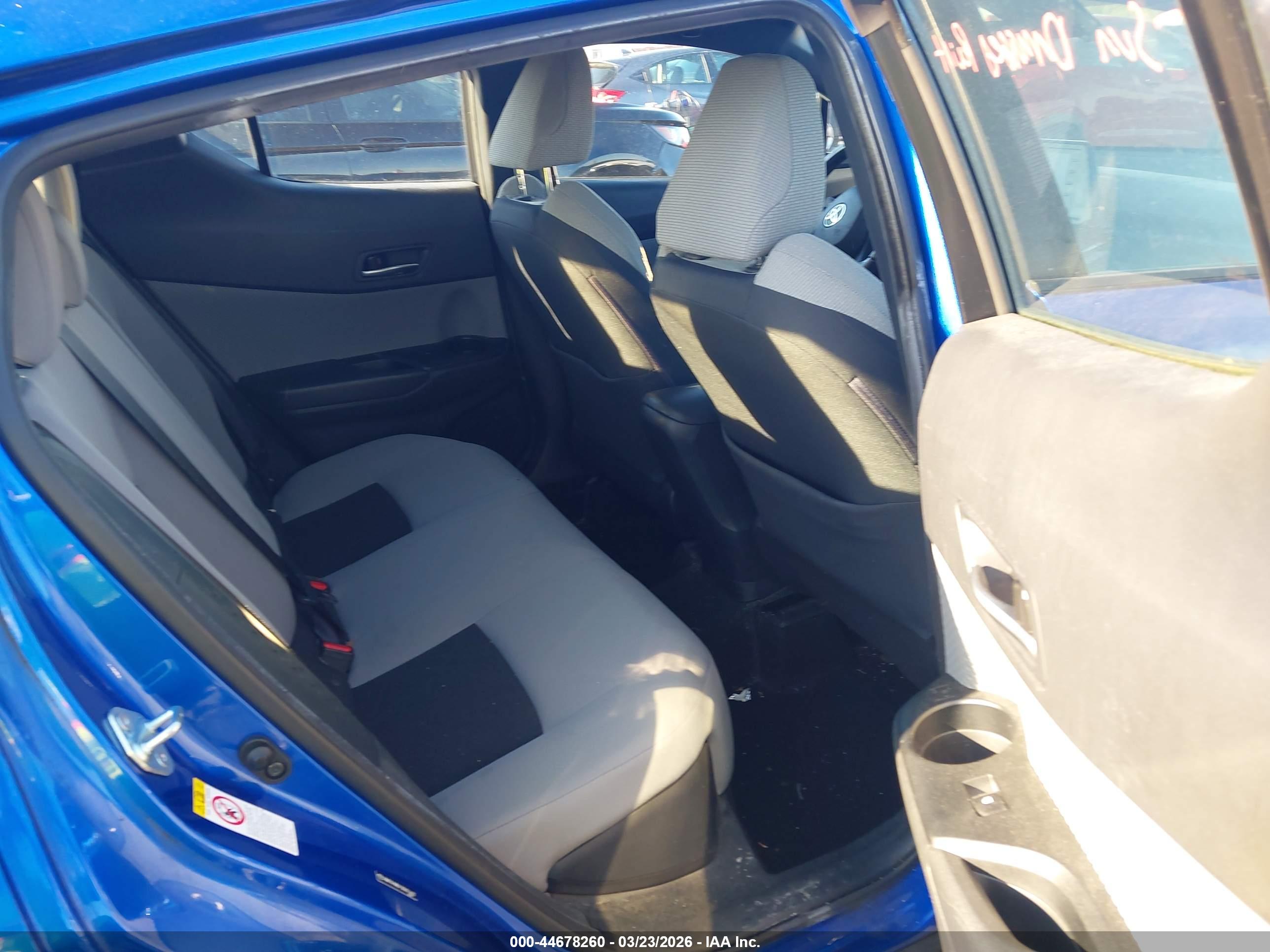 TOYOTA C-HR image 8