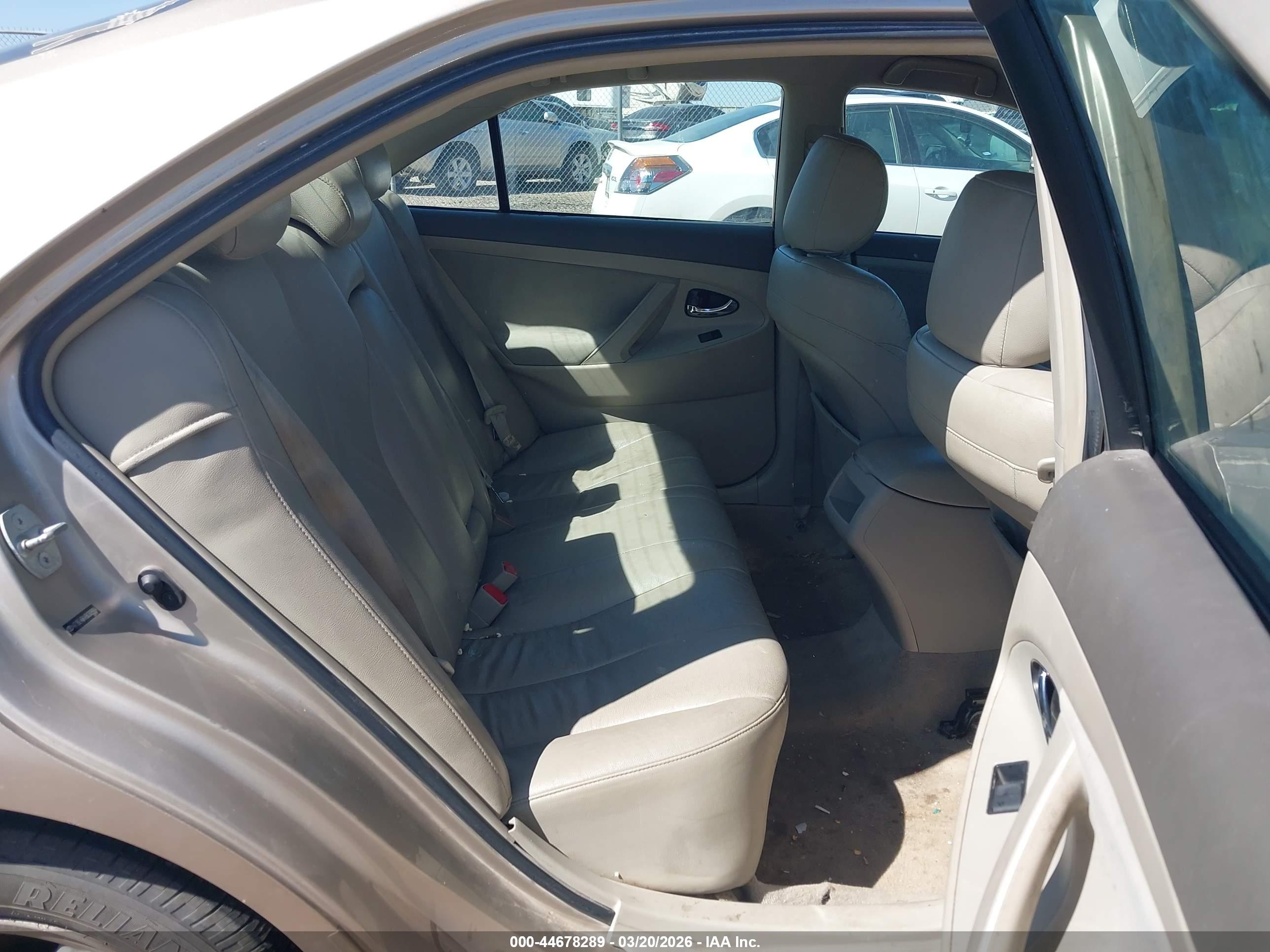 TOYOTA CAMRY image 8