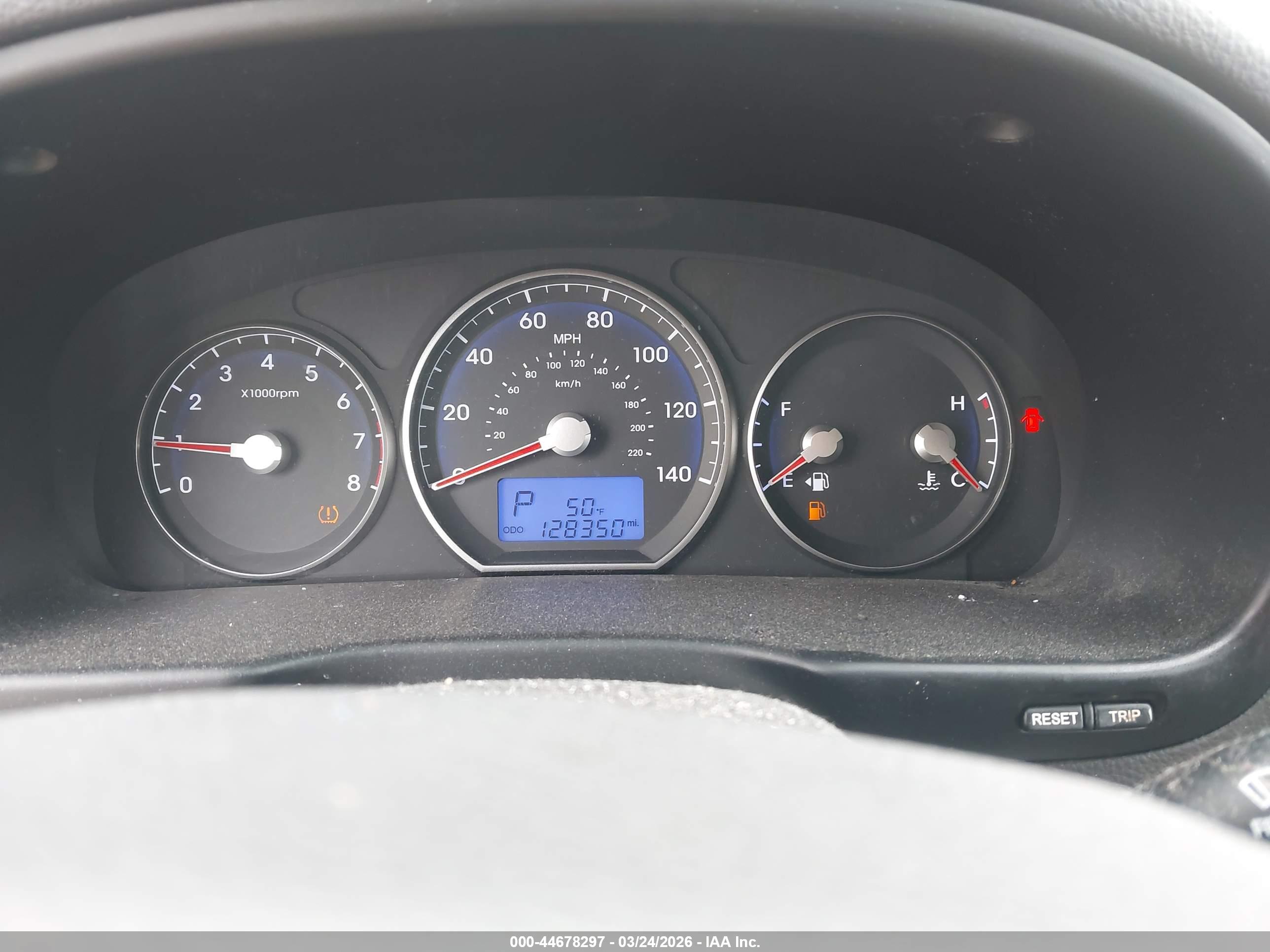 HYUNDAI SANTA image 7
