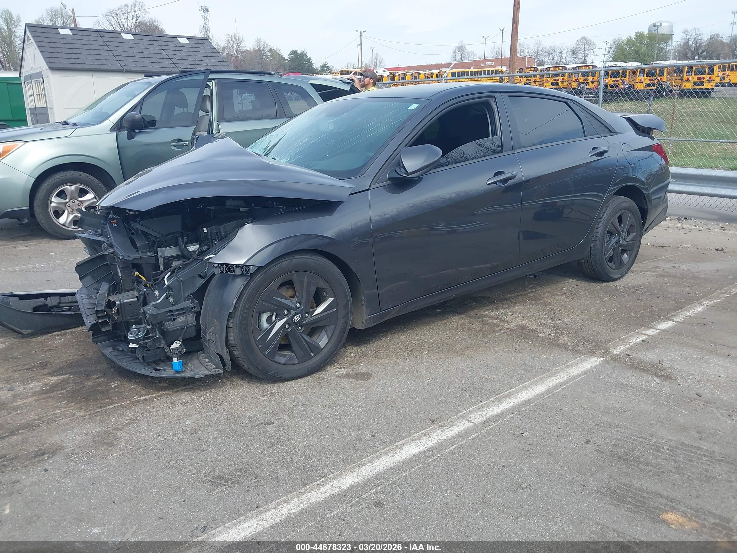 HYUNDAI ELANTRA image 2