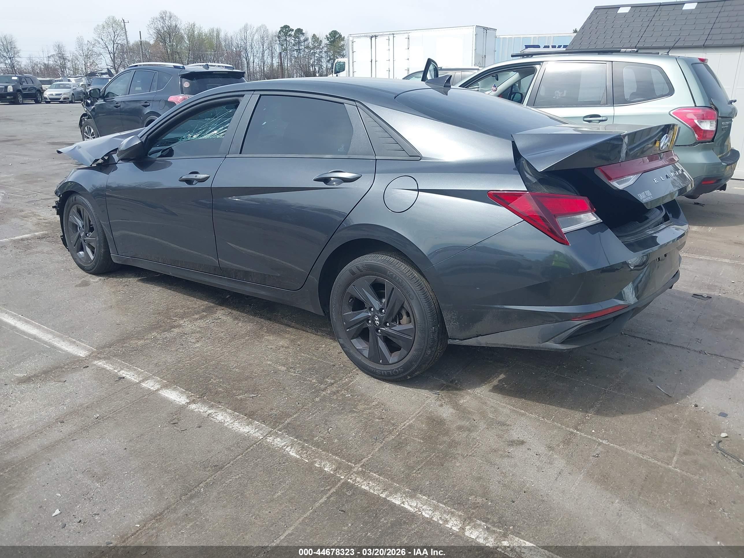 HYUNDAI ELANTRA image 3