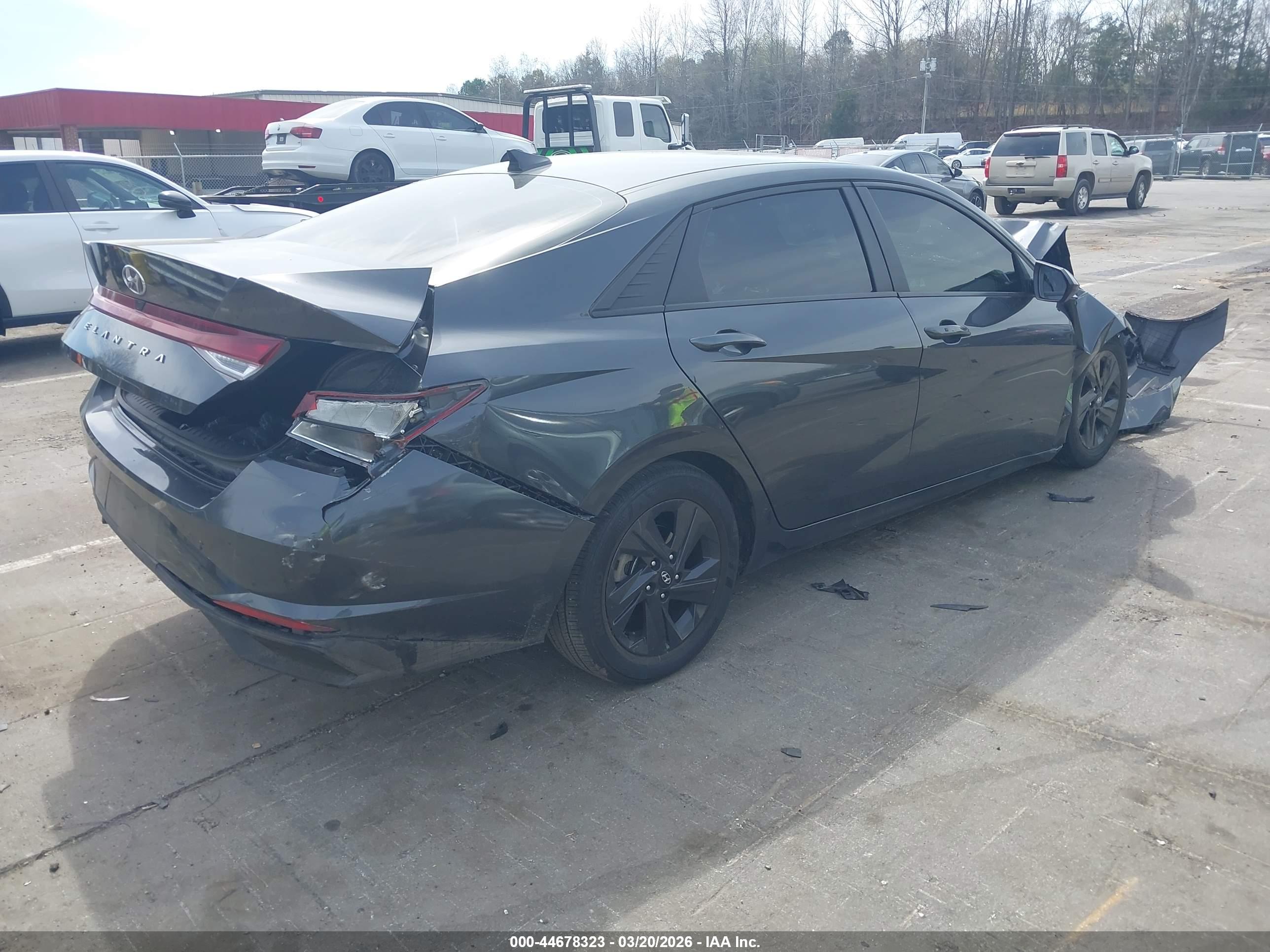 HYUNDAI ELANTRA image 4