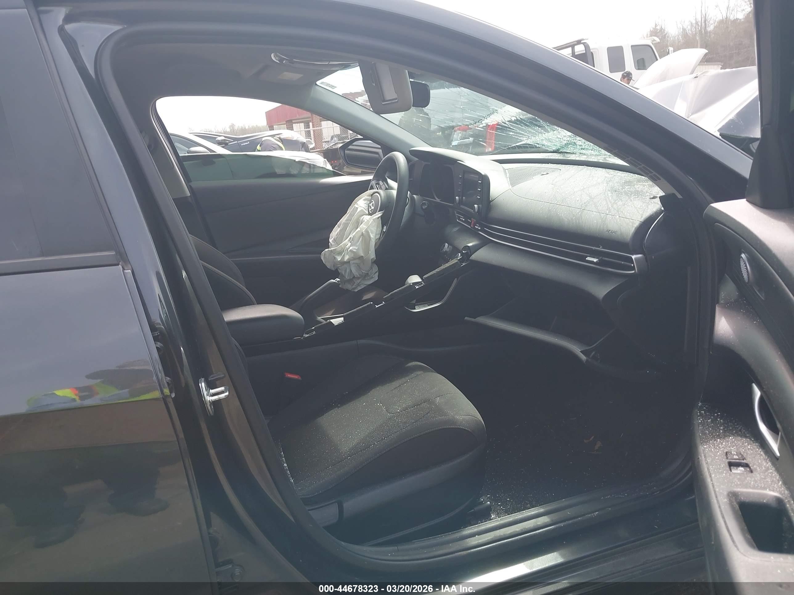 HYUNDAI ELANTRA image 5