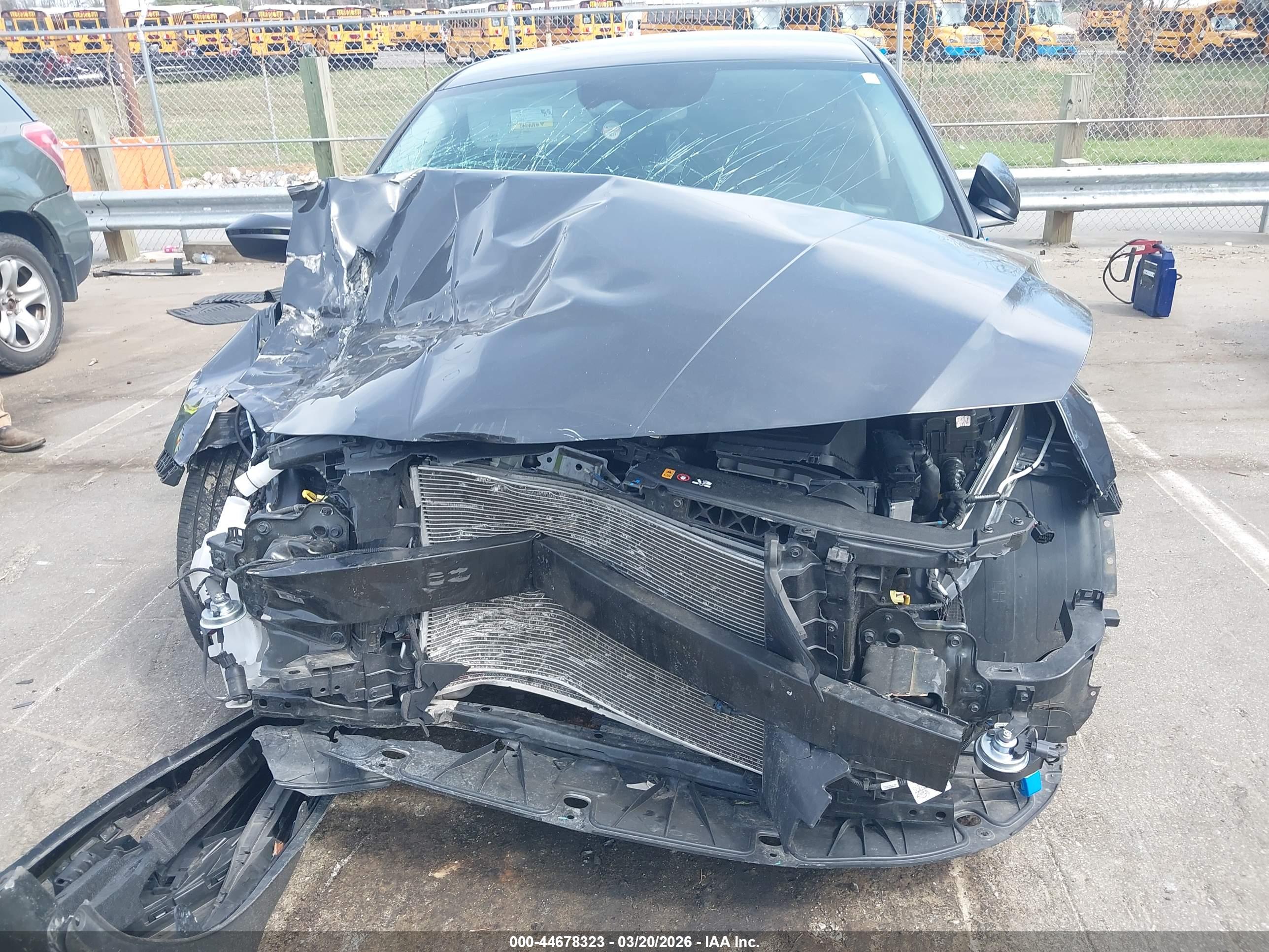 HYUNDAI ELANTRA image 6