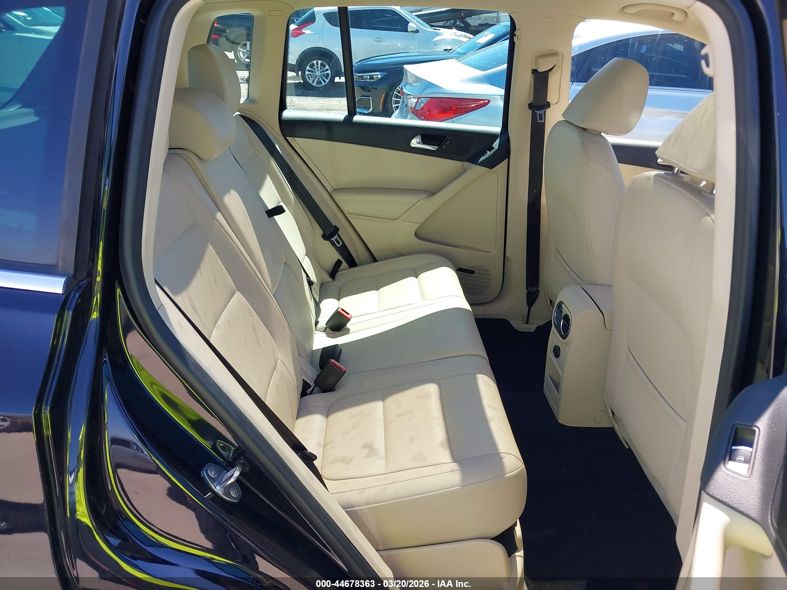 VOLKSWAGEN TIGUAN image 8