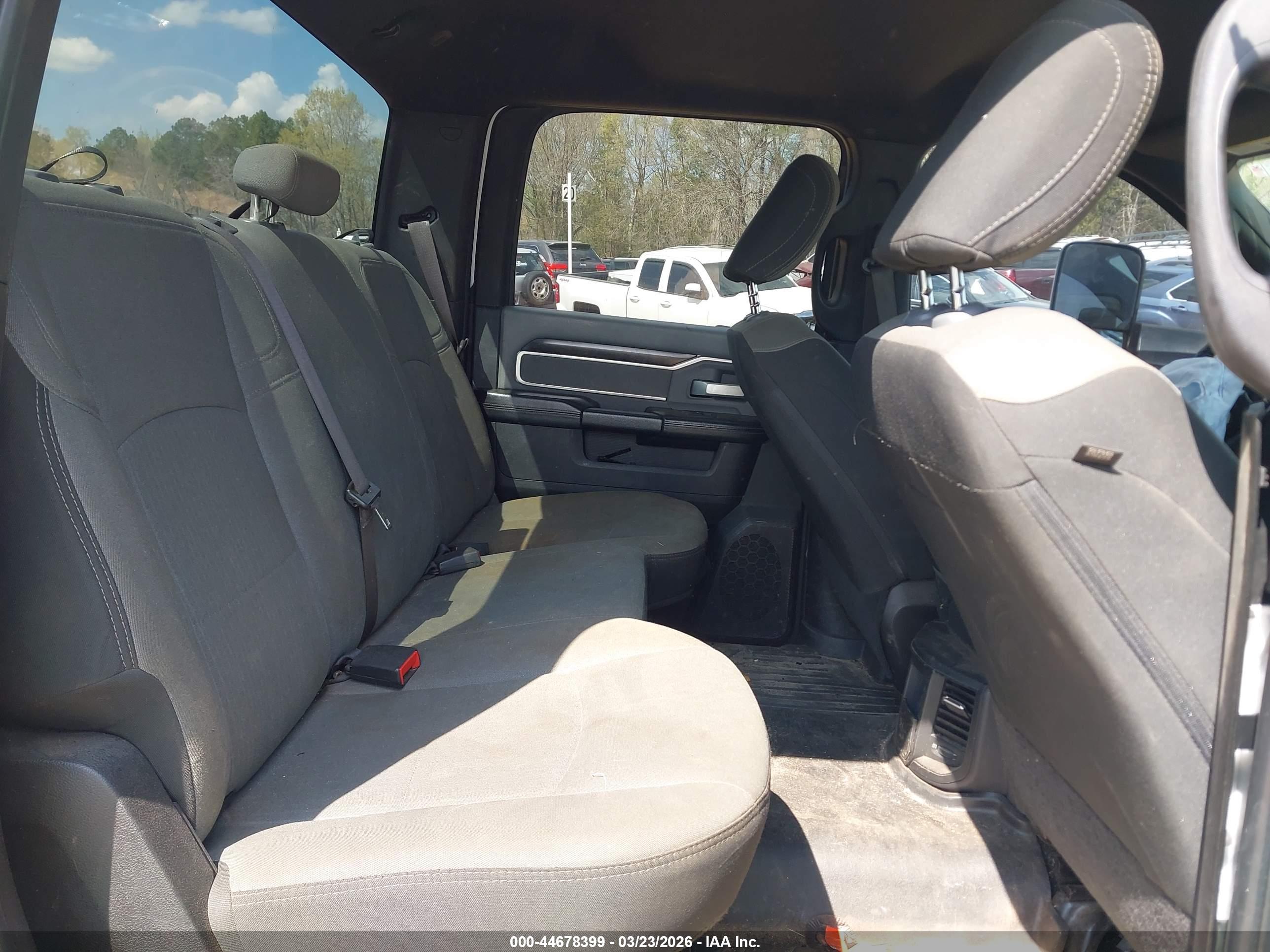 RAM 2500 image 8