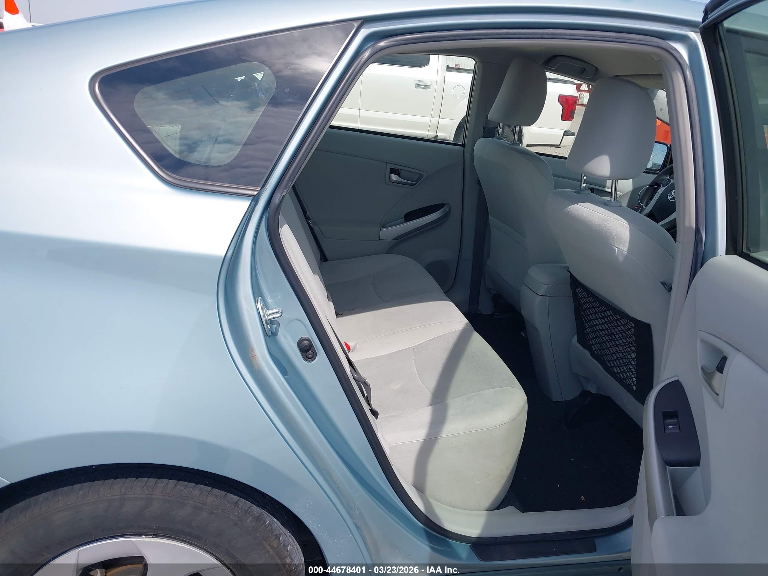 TOYOTA PRIUS image 8