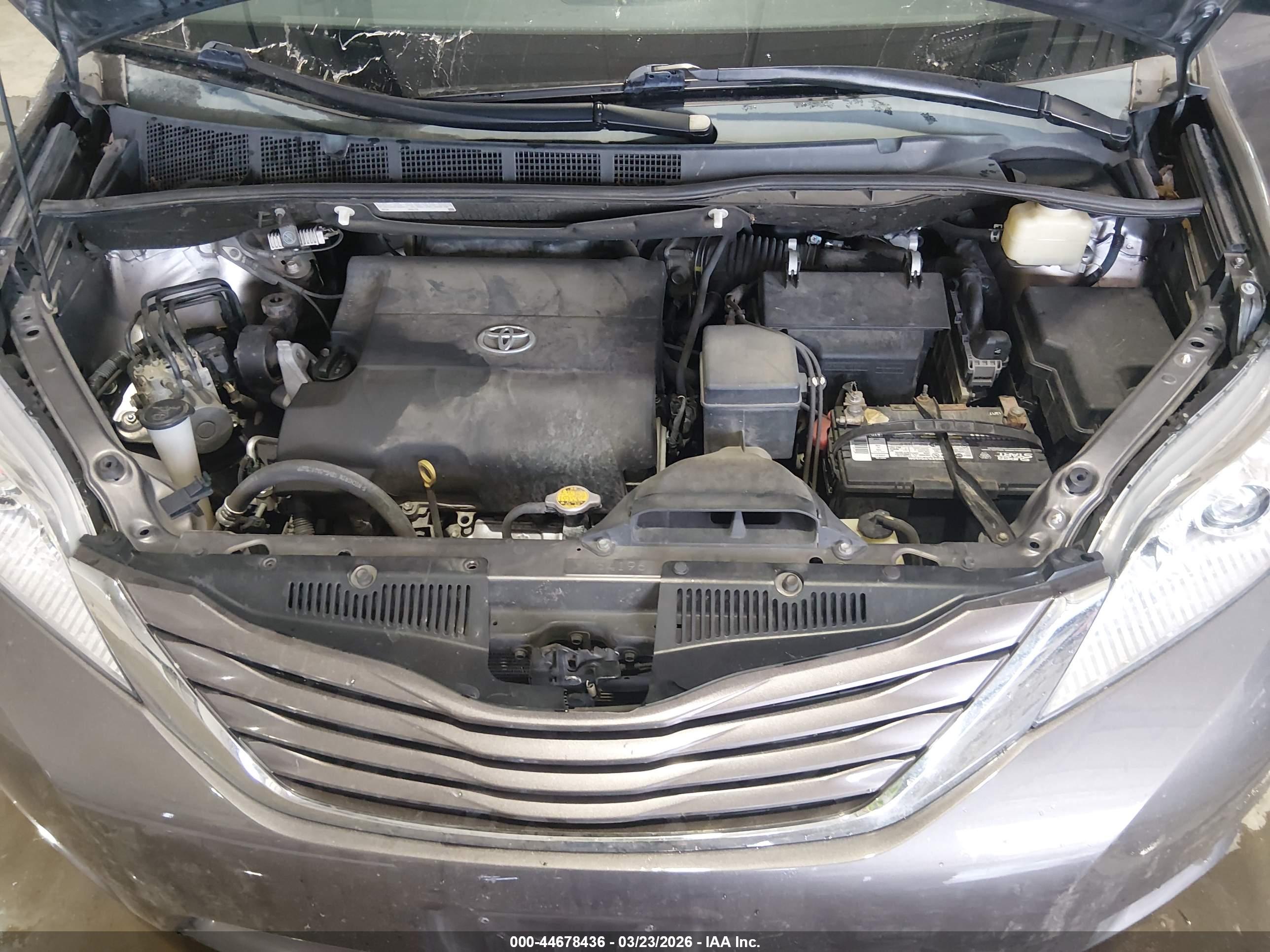 TOYOTA SIENNA image 10