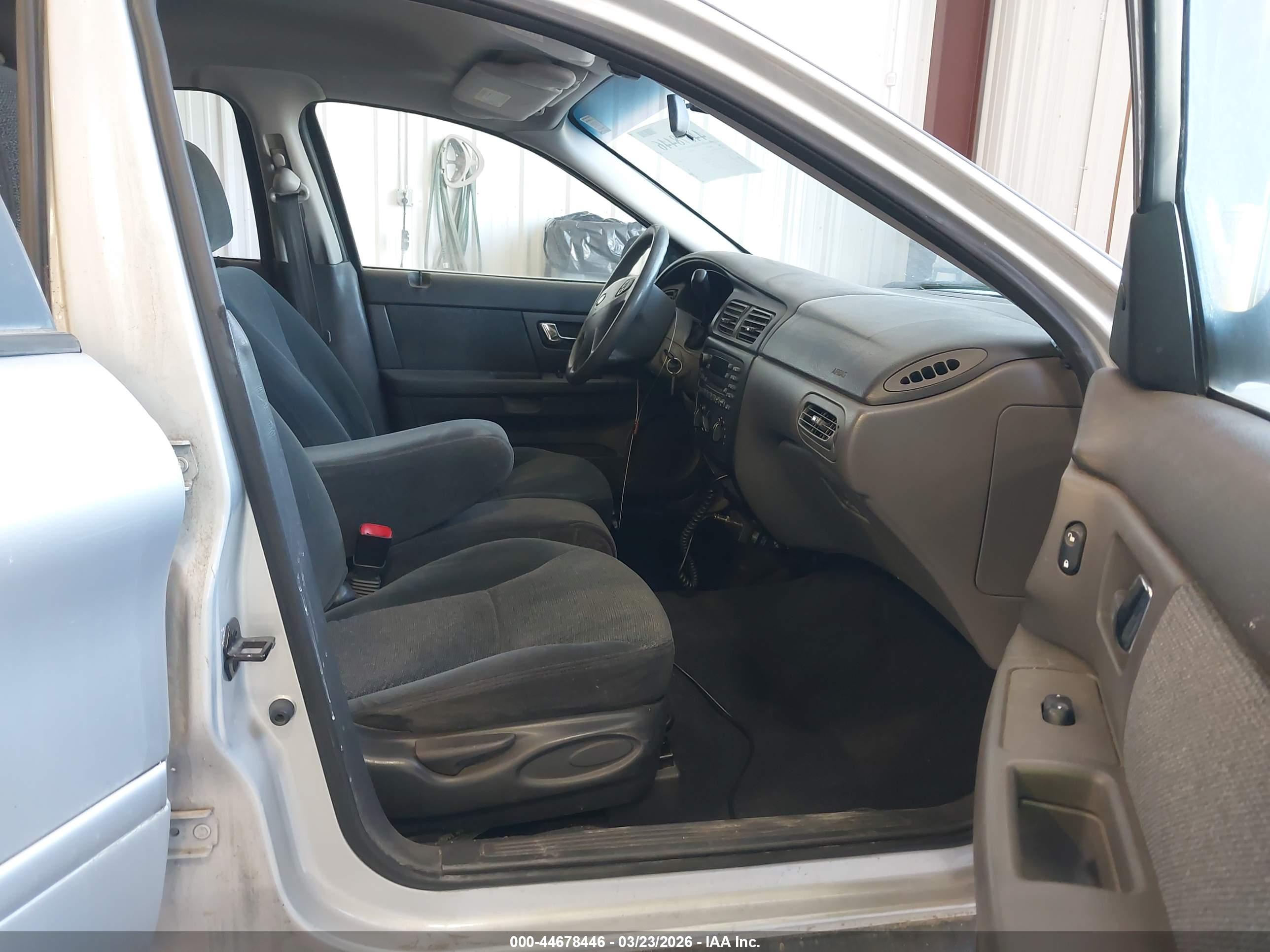 FORD TAURUS image 5