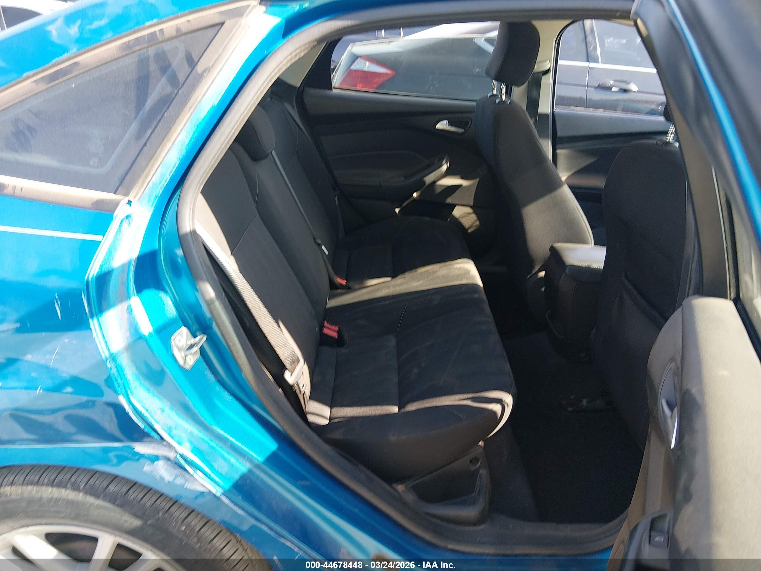 FORD FOCUS image 8