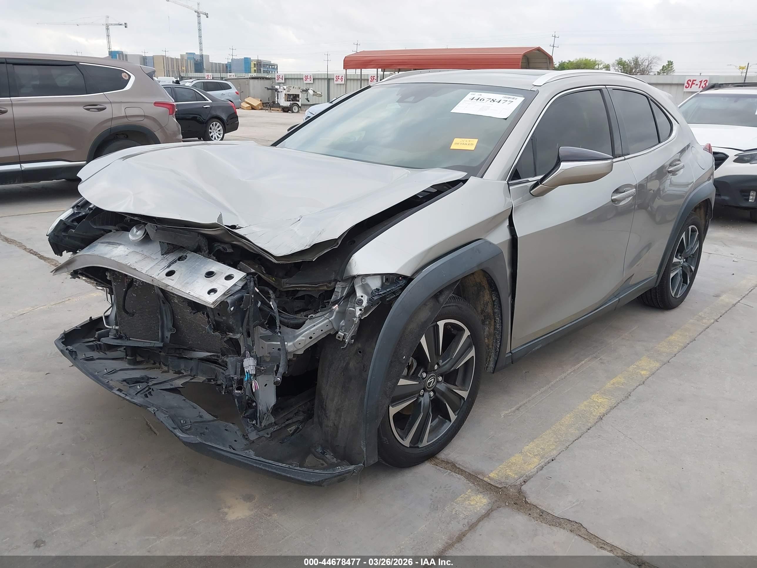 LEXUS UX image 2