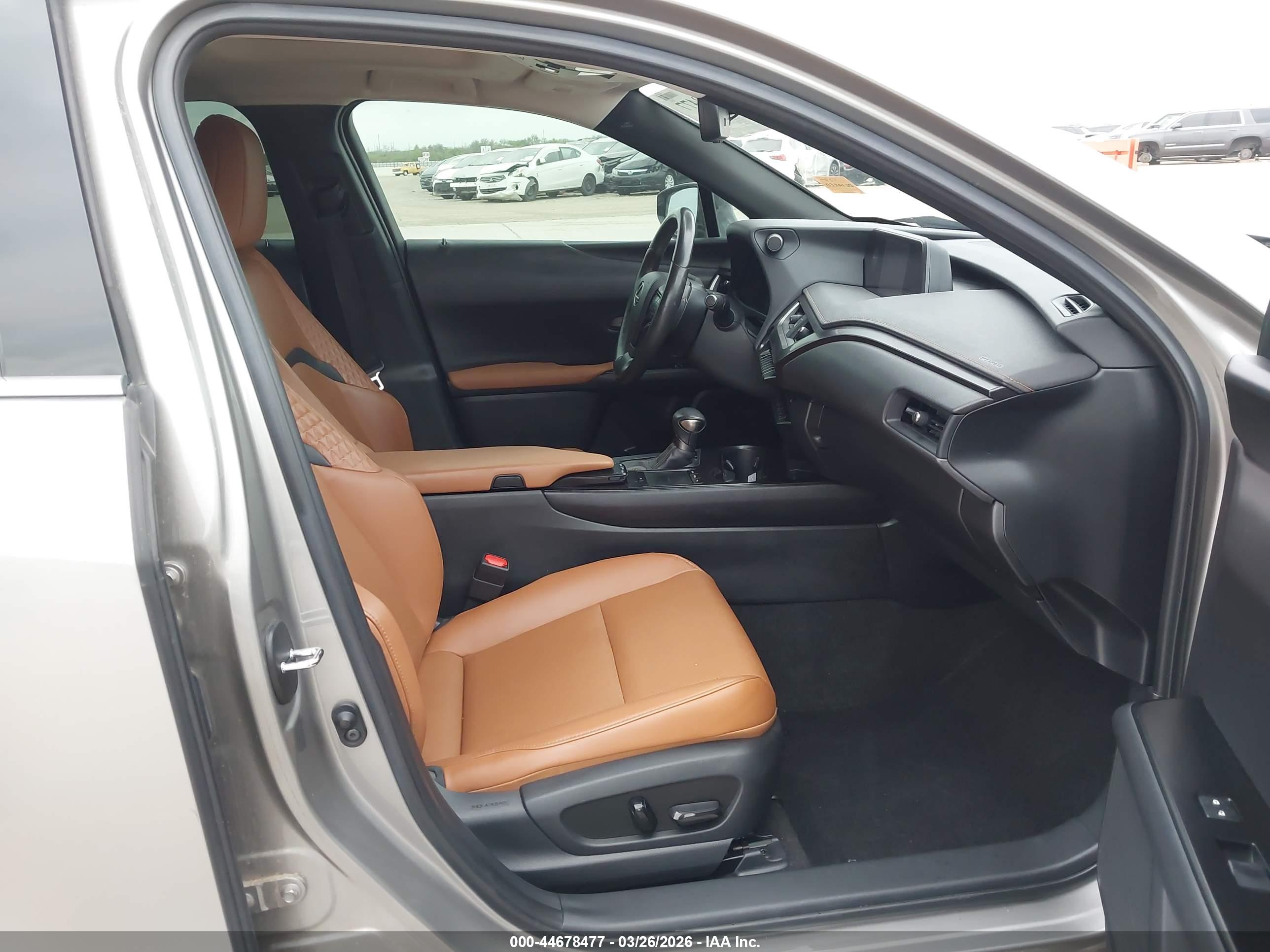 LEXUS UX image 5
