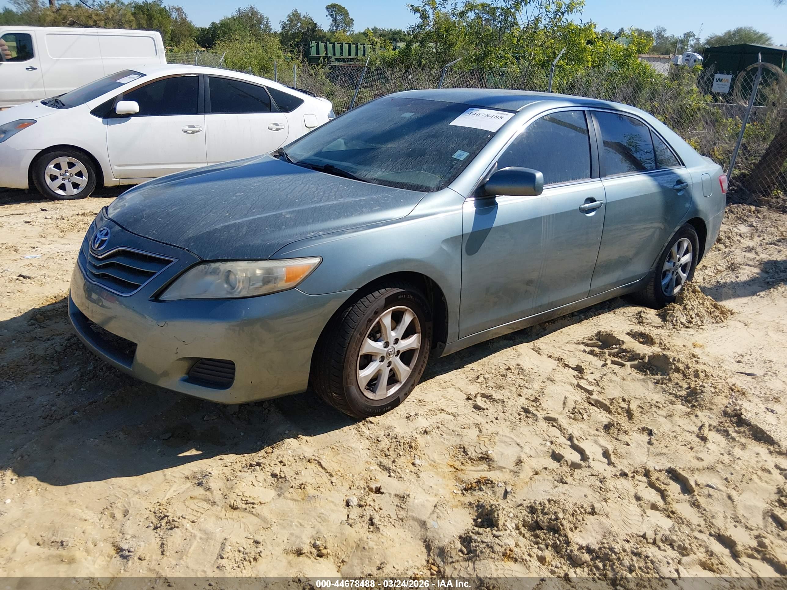 TOYOTA CAMRY image 2