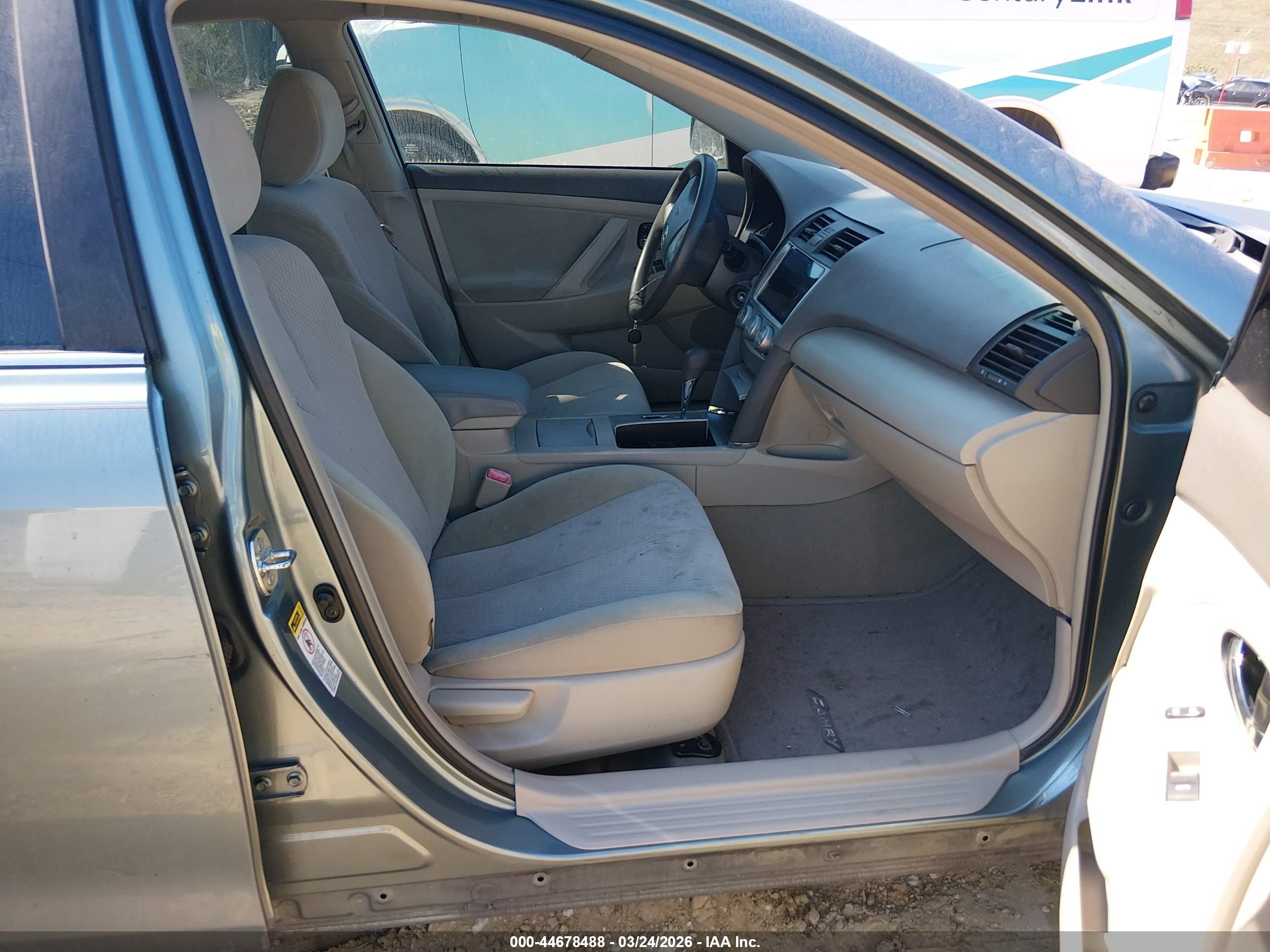 TOYOTA CAMRY image 5