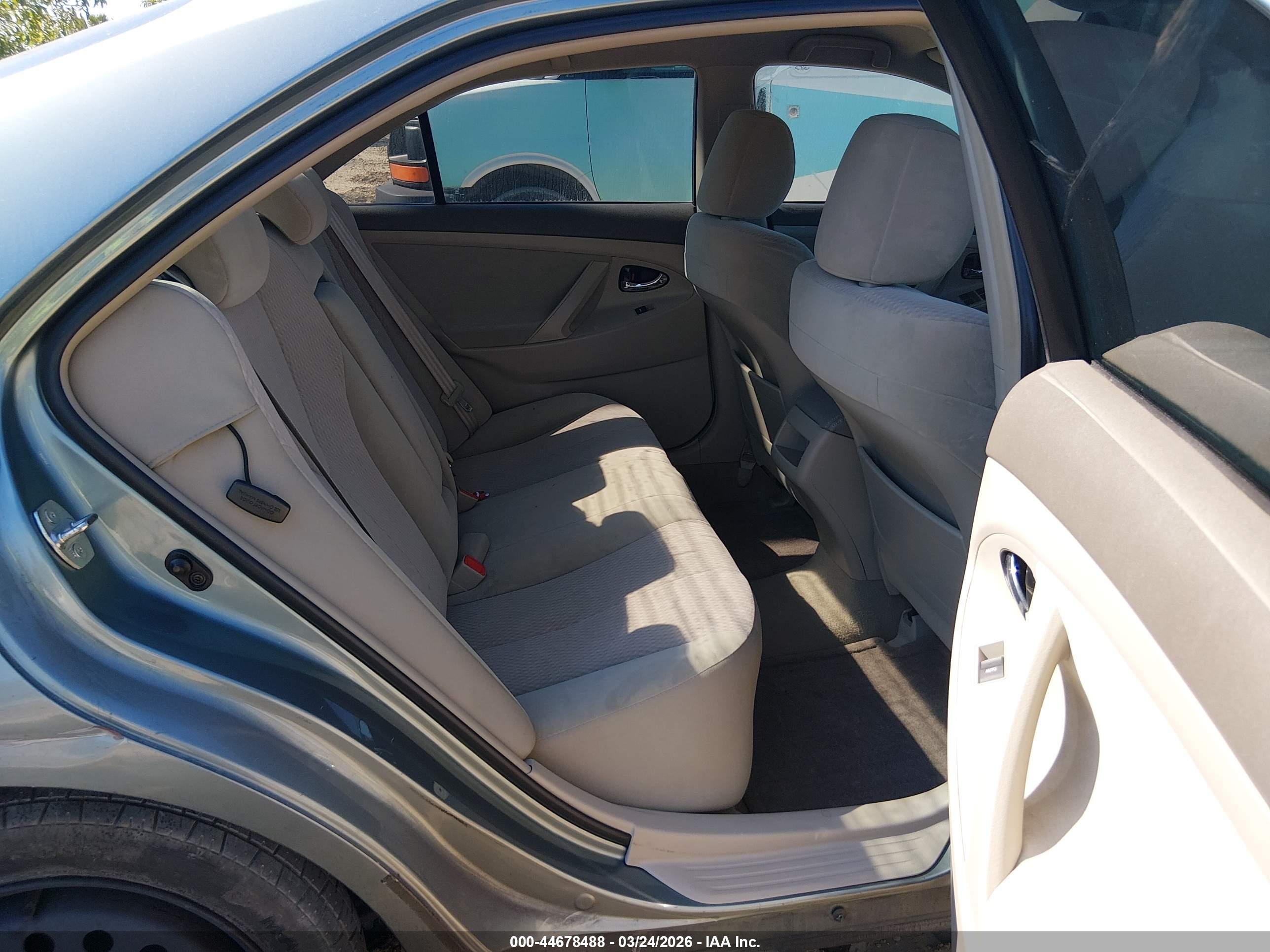 TOYOTA CAMRY image 8