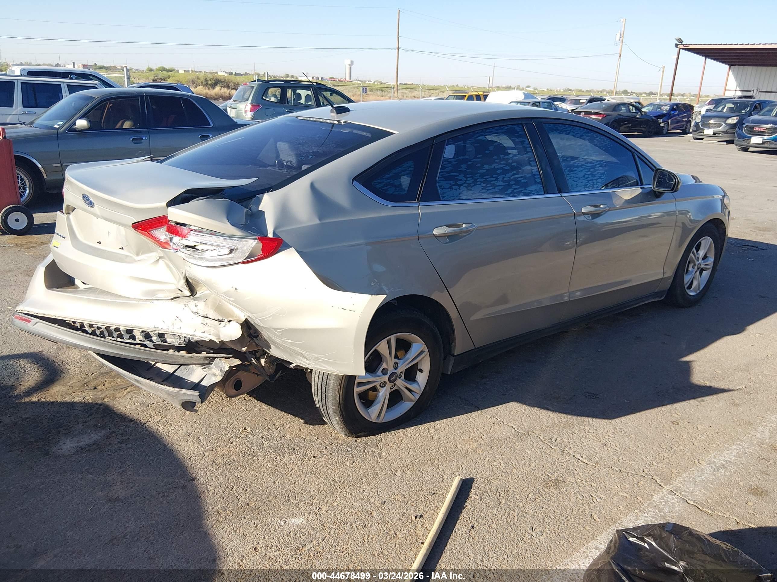 FORD FUSION image 4