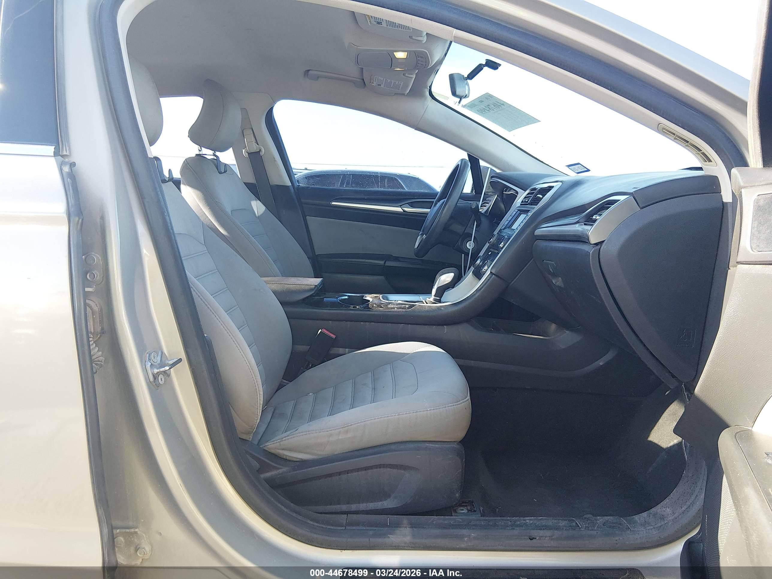 FORD FUSION image 5