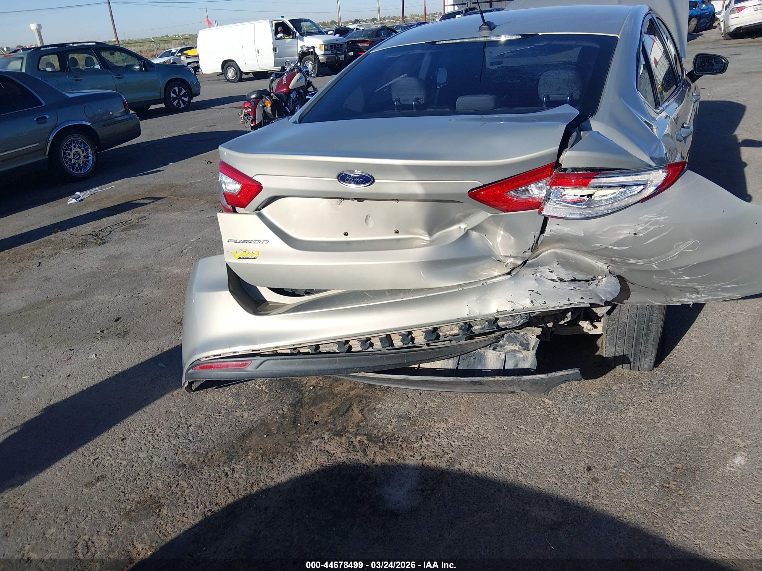 FORD FUSION image 6