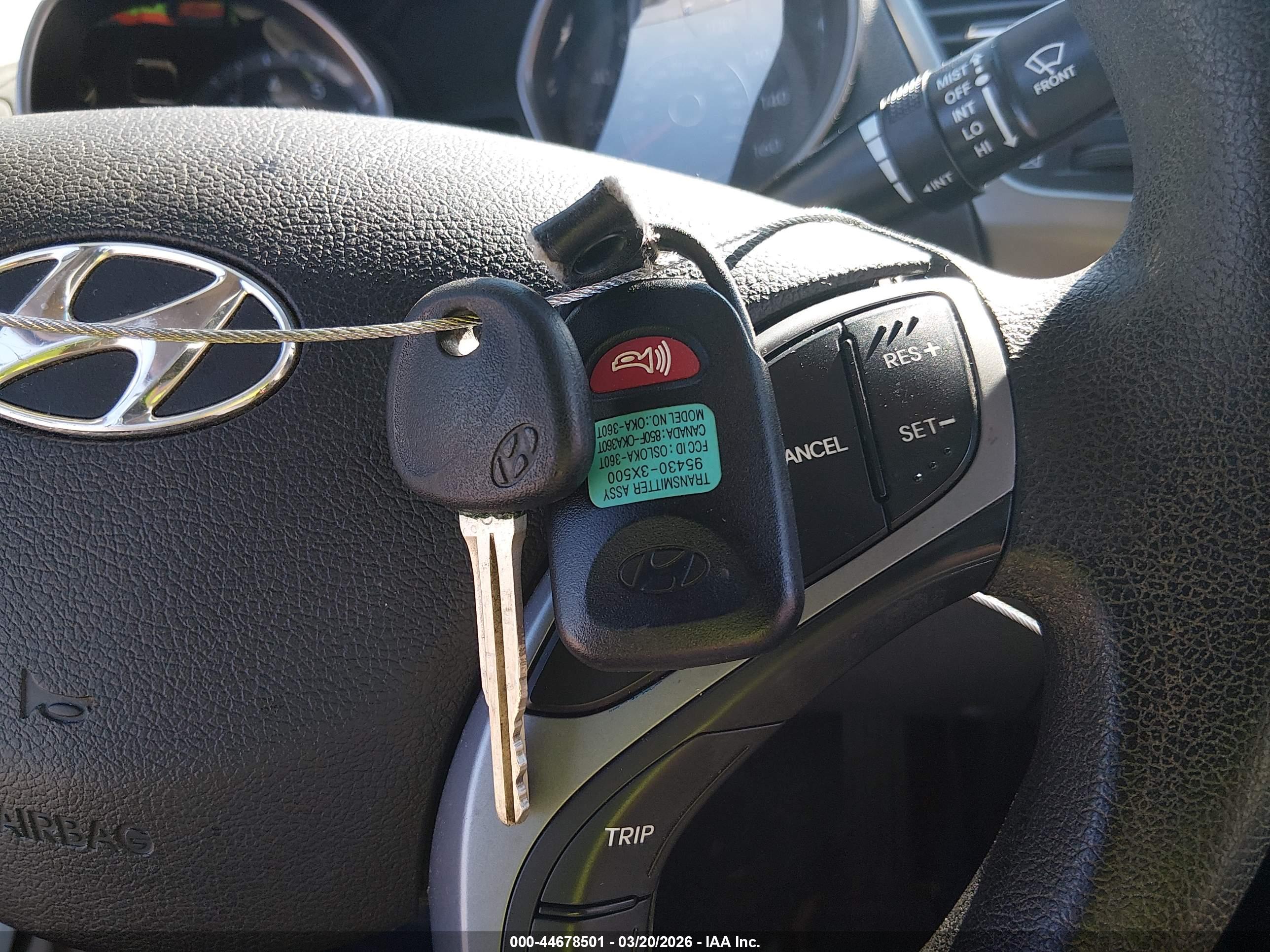 HYUNDAI ELANTRA image 11