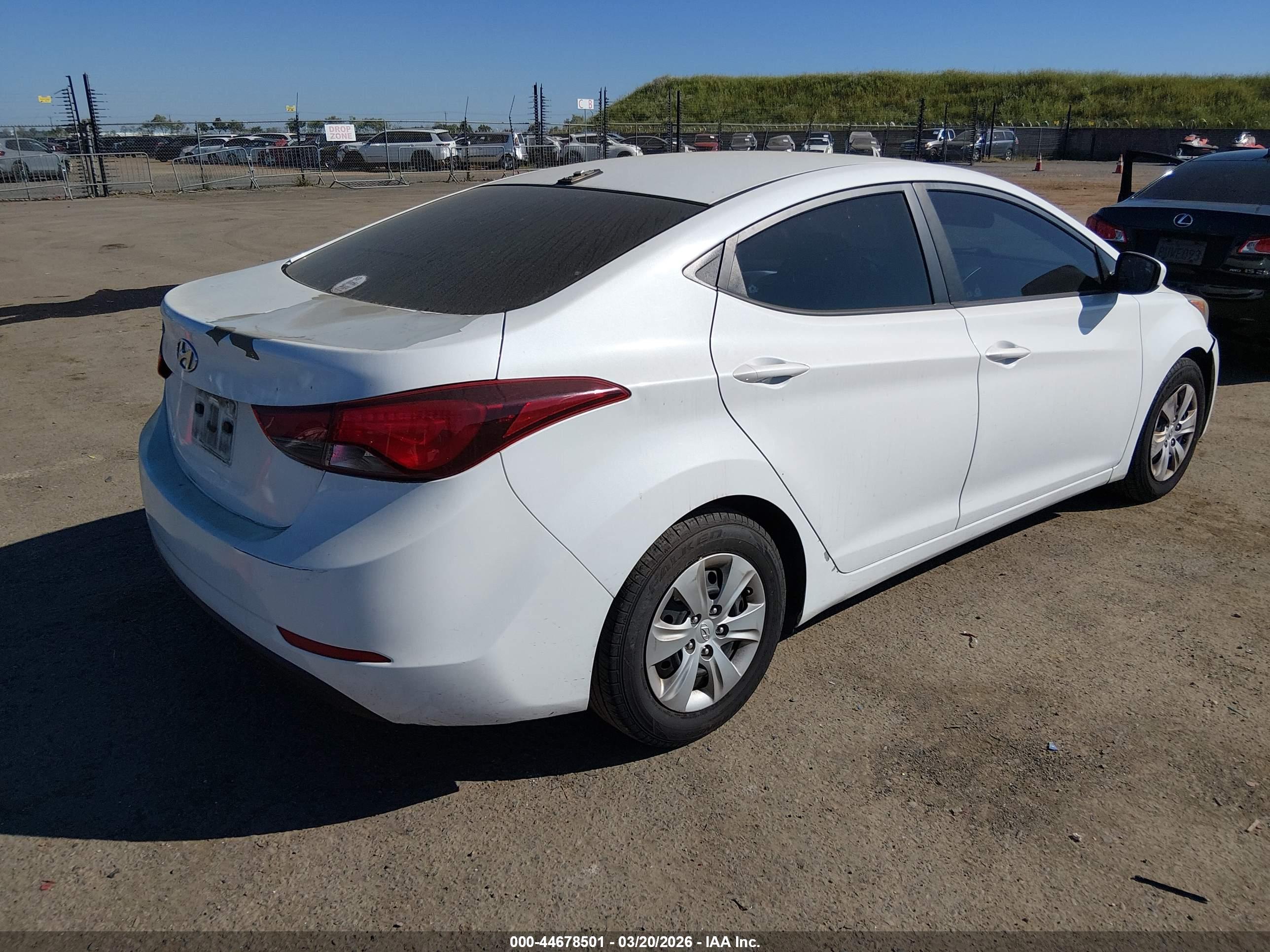 HYUNDAI ELANTRA image 4