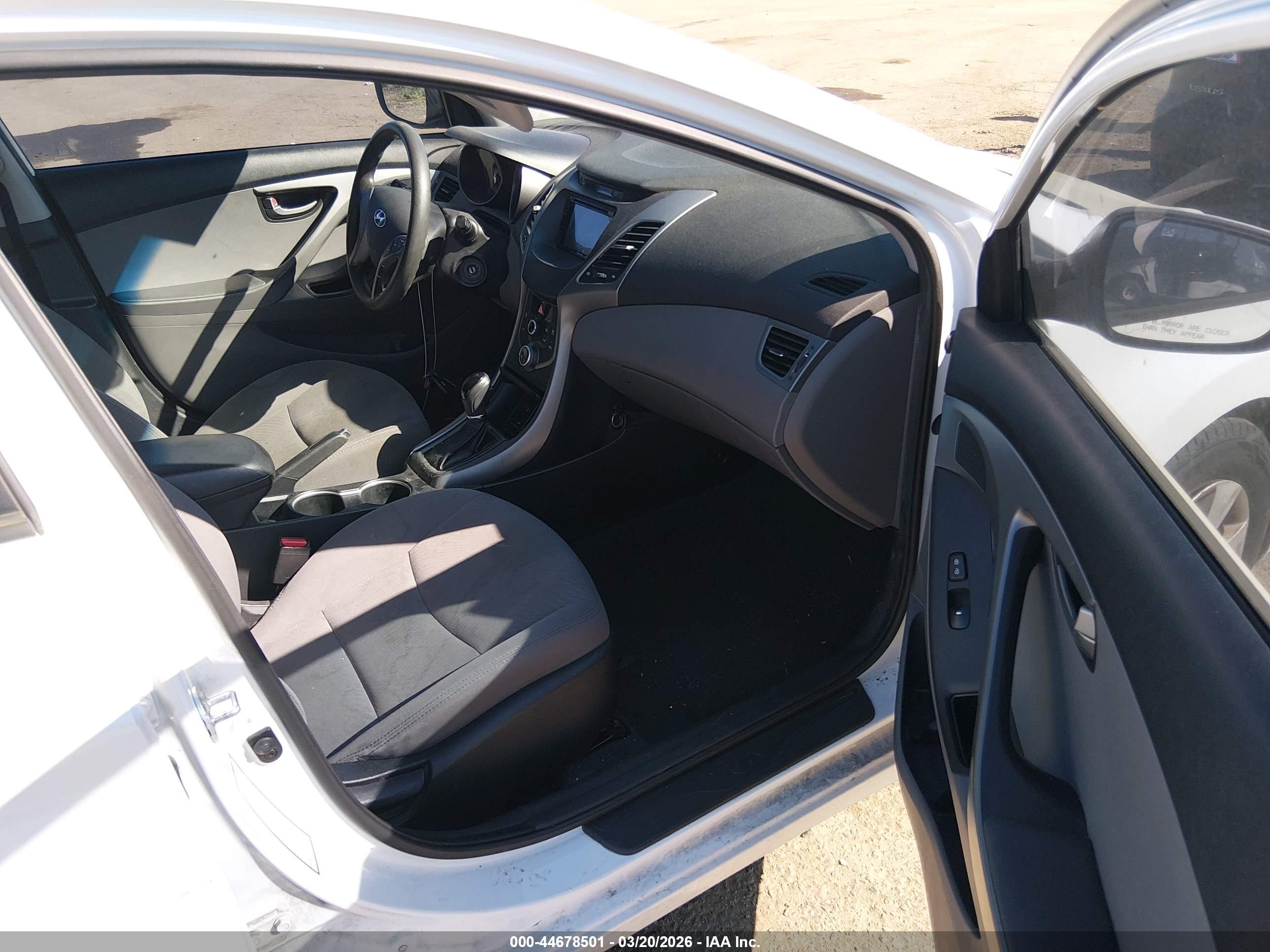 HYUNDAI ELANTRA image 5