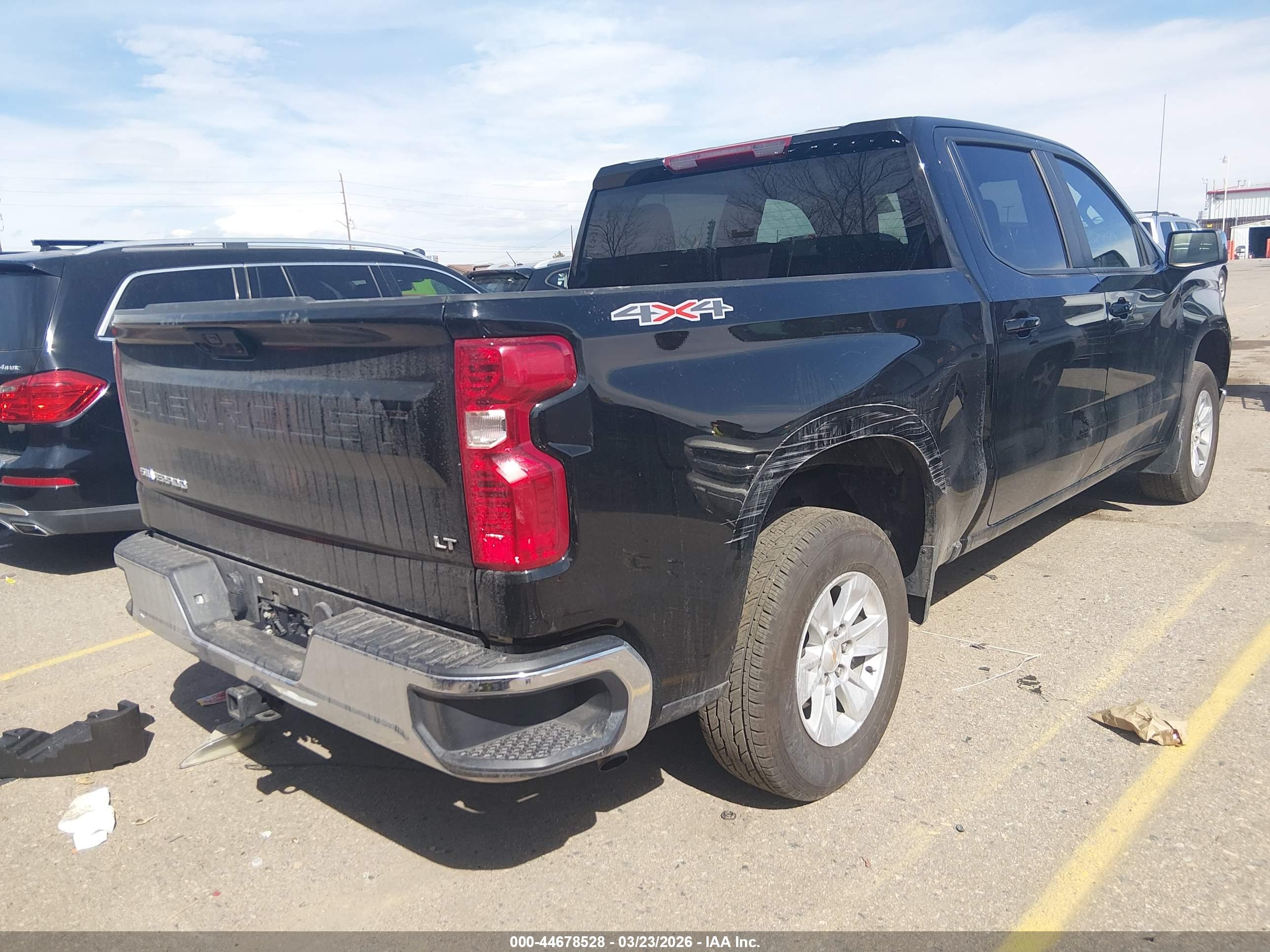 CHEVROLET SILVERADO image 4