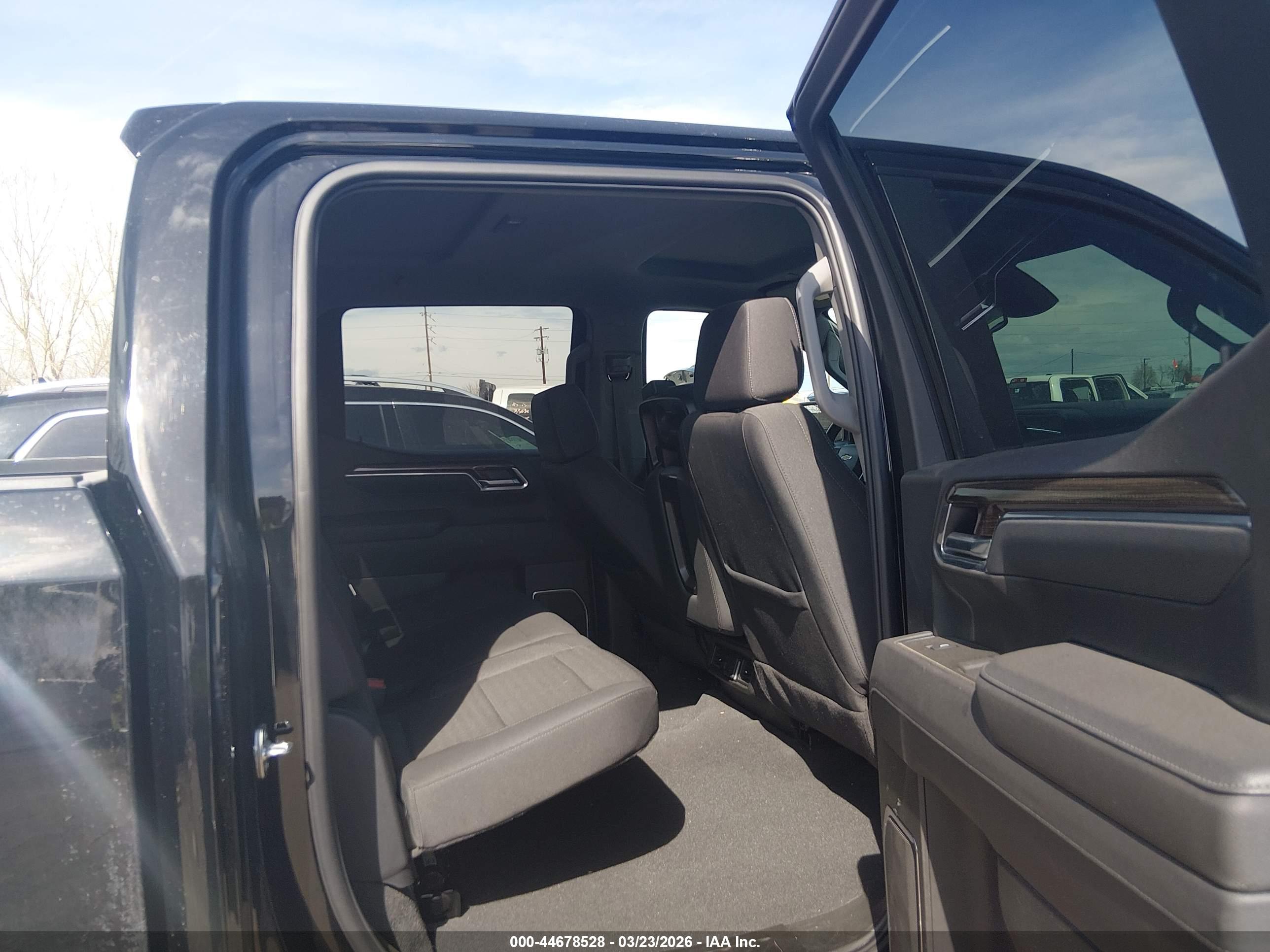 CHEVROLET SILVERADO image 8