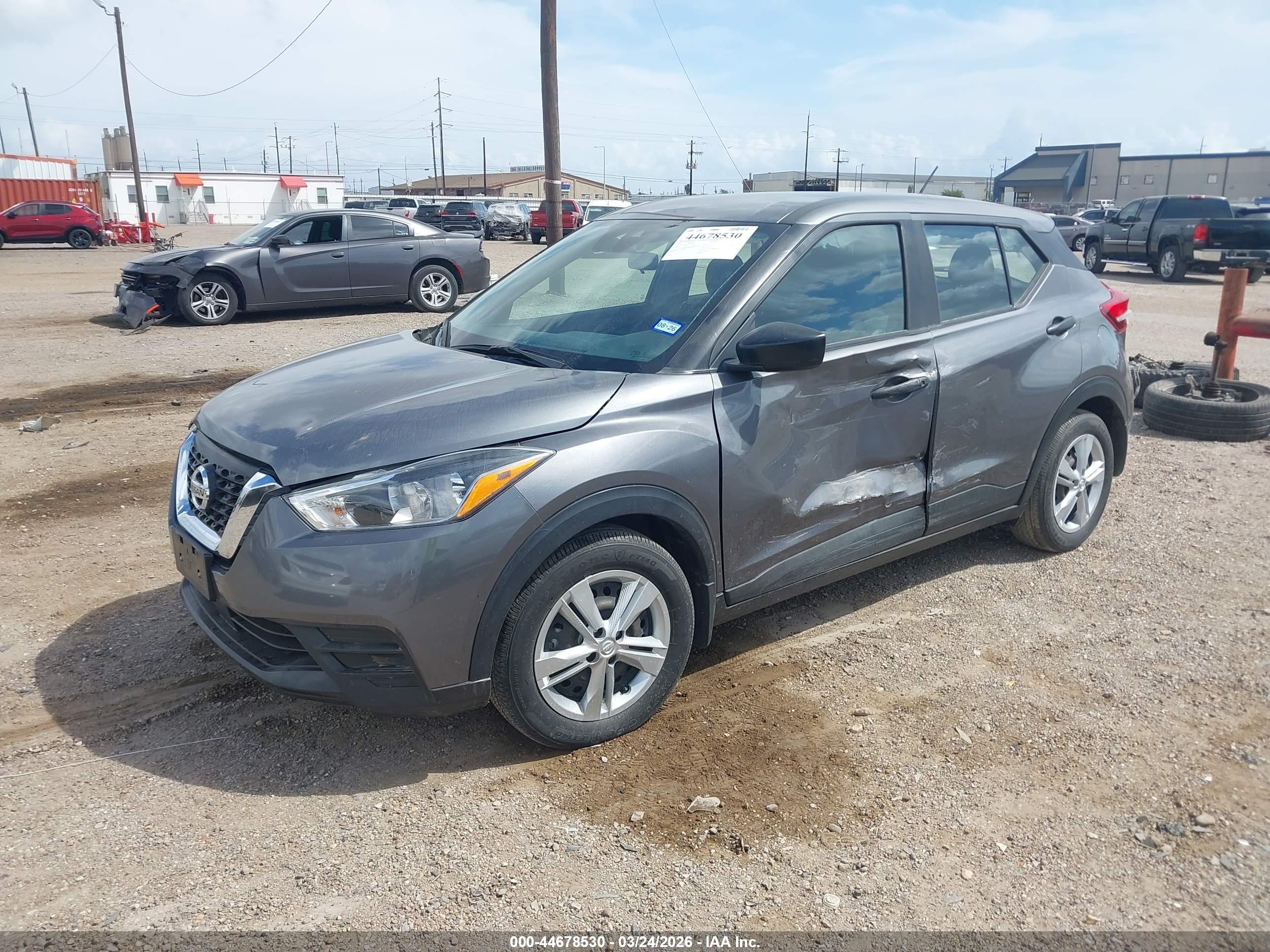 NISSAN KICKS image 2