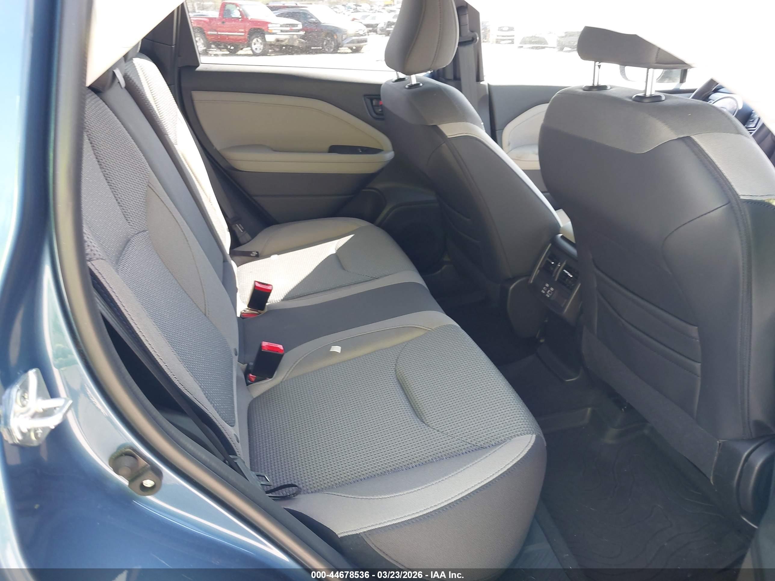 SUBARU FORESTER image 8