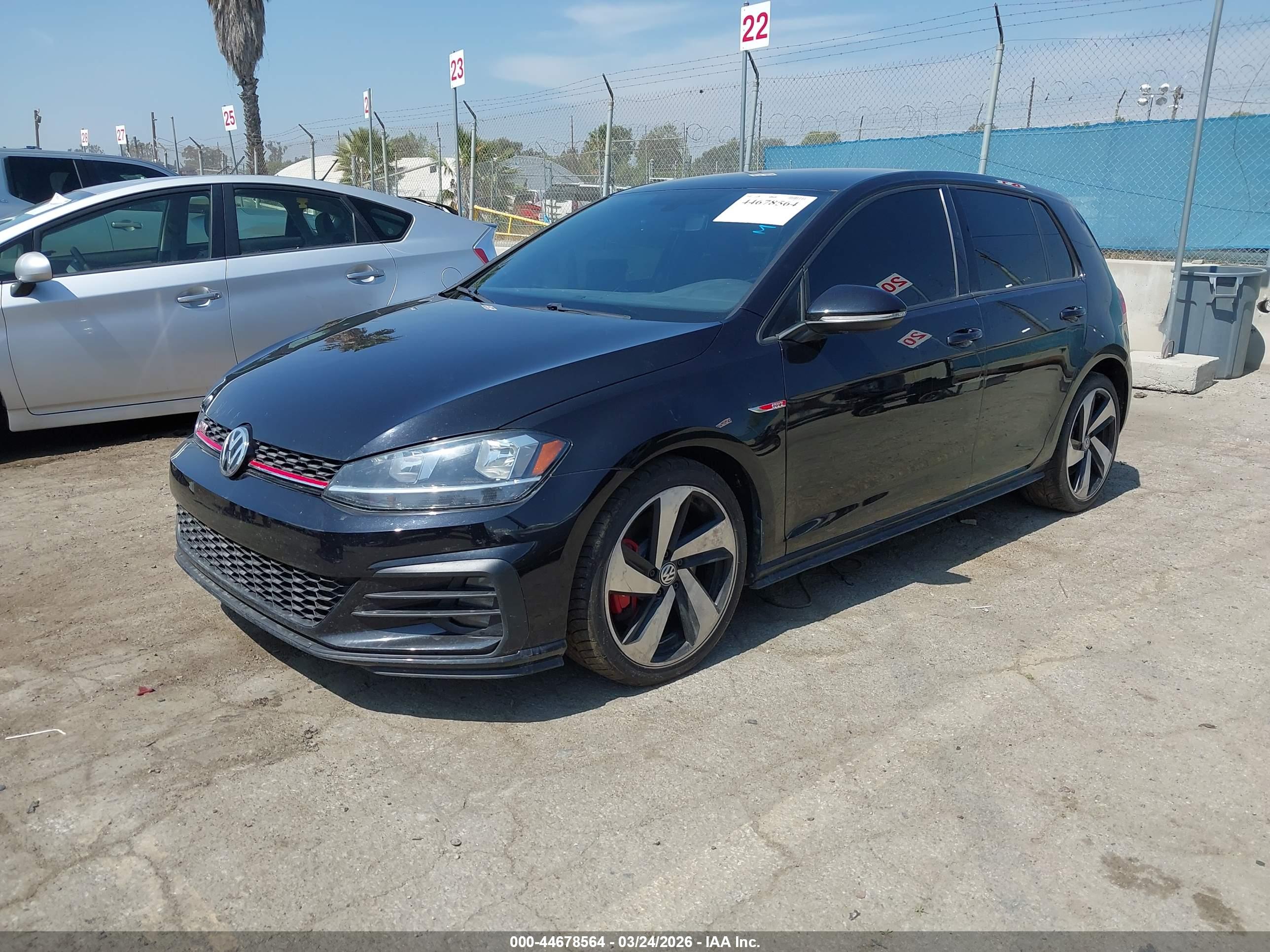 VOLKSWAGEN GOLF image 2