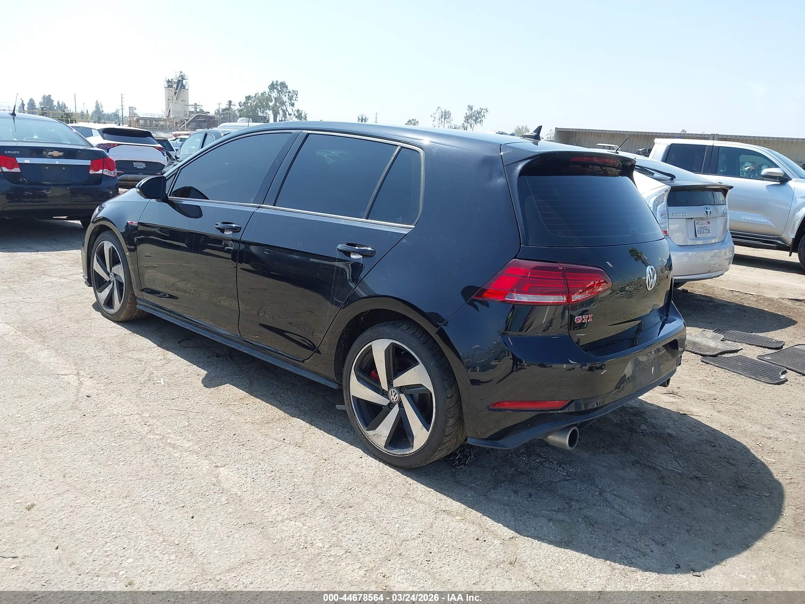 VOLKSWAGEN GOLF image 3