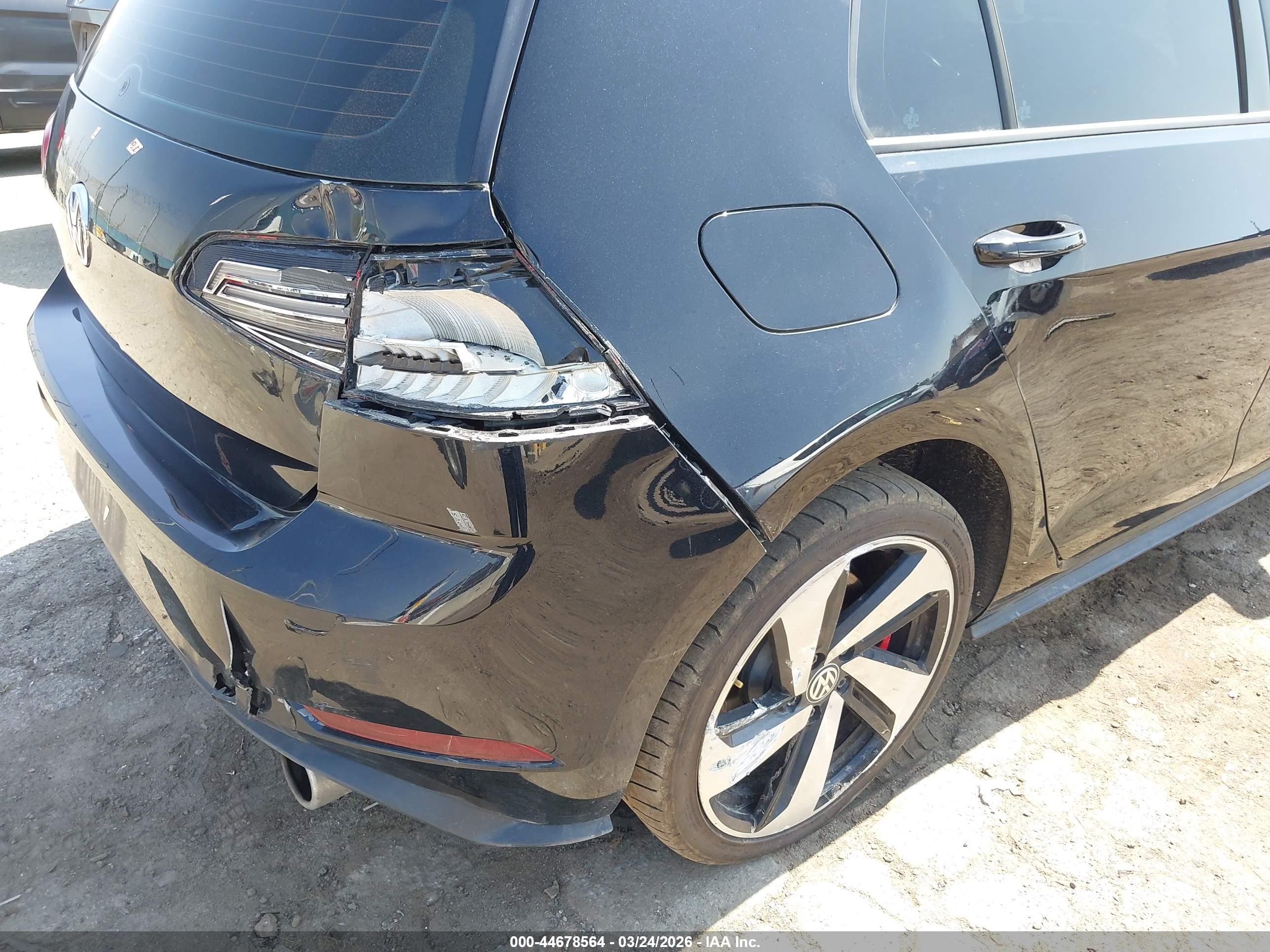 VOLKSWAGEN GOLF image 6