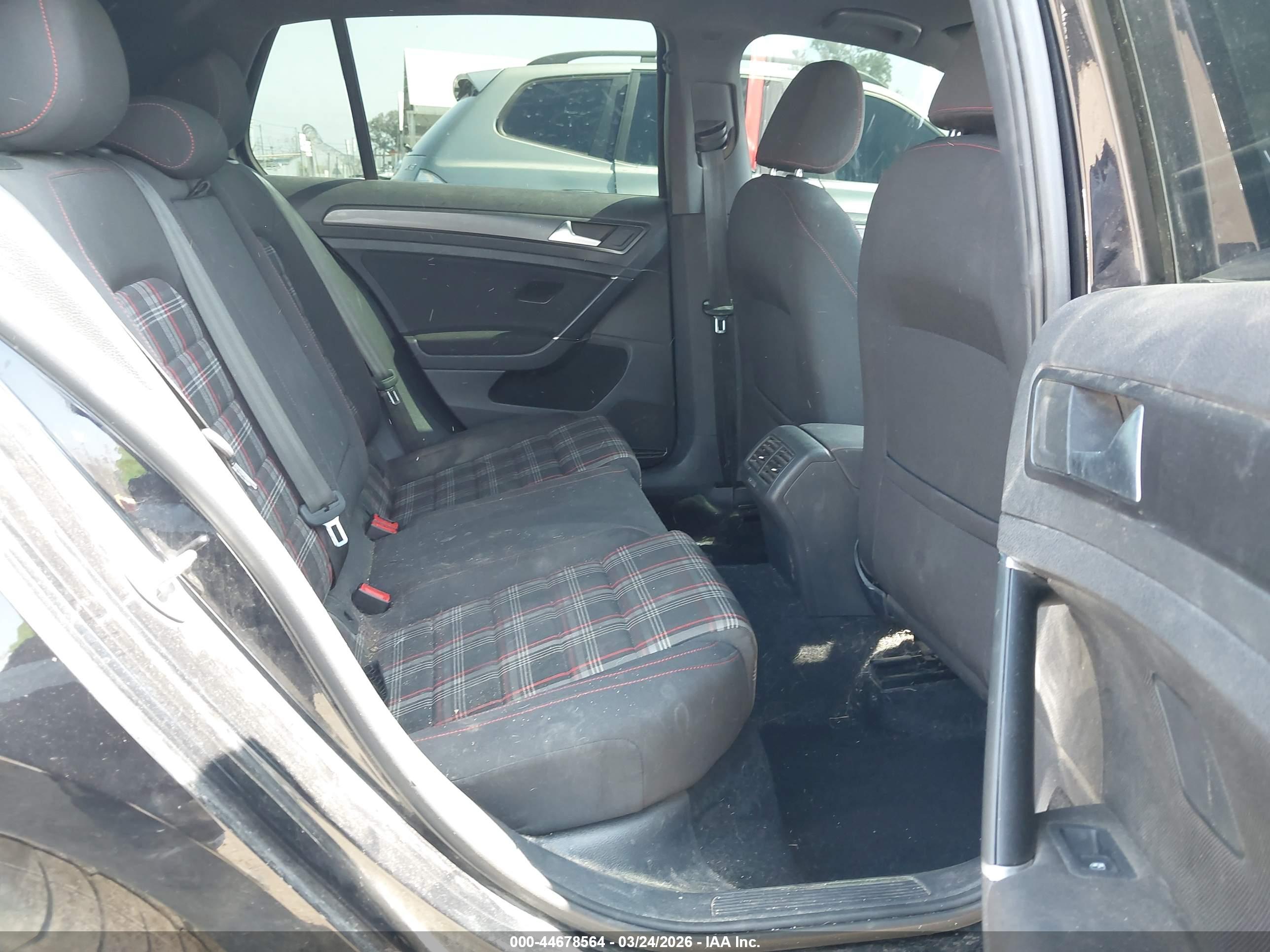 VOLKSWAGEN GOLF image 8