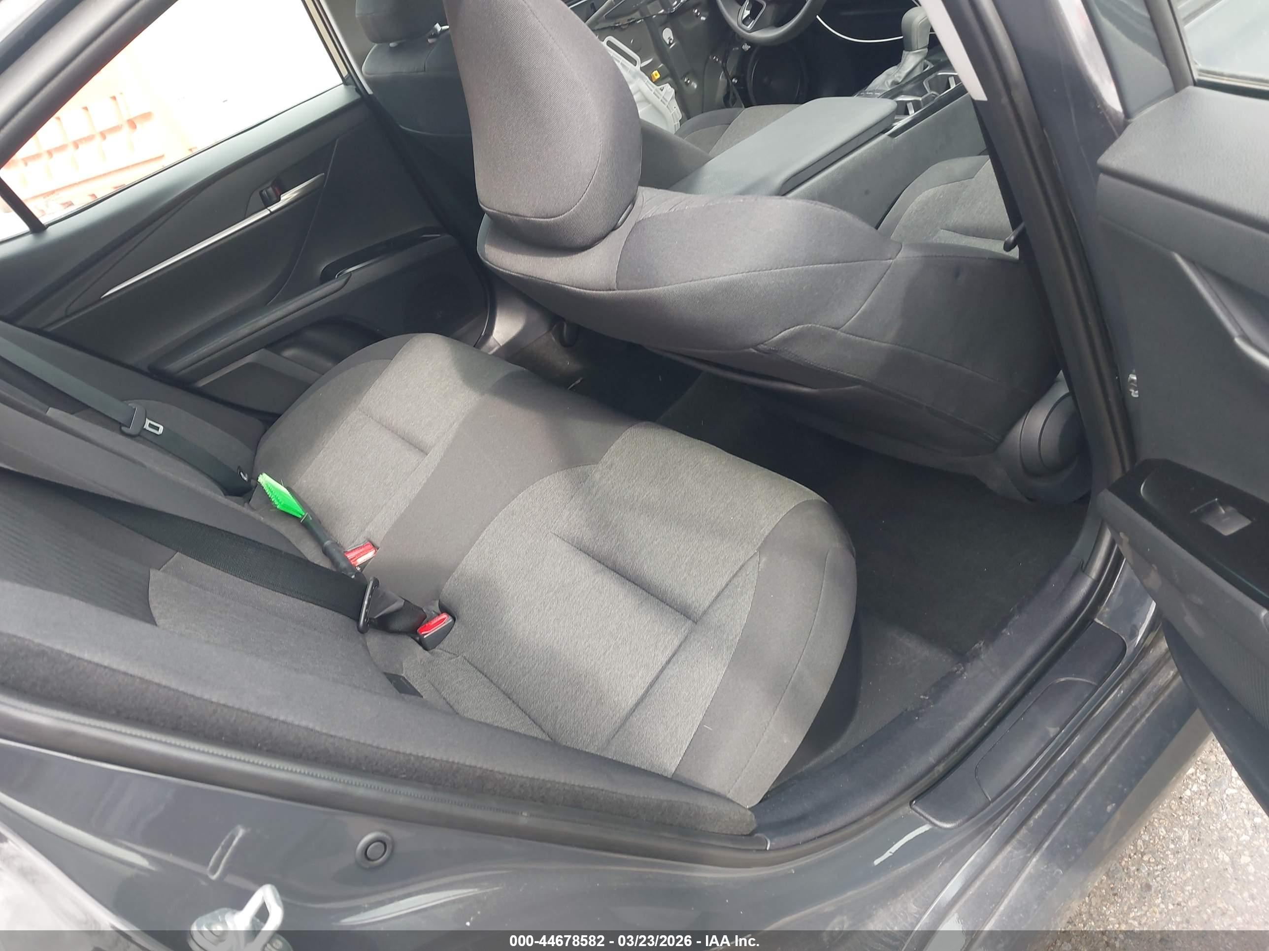 TOYOTA CAMRY image 8