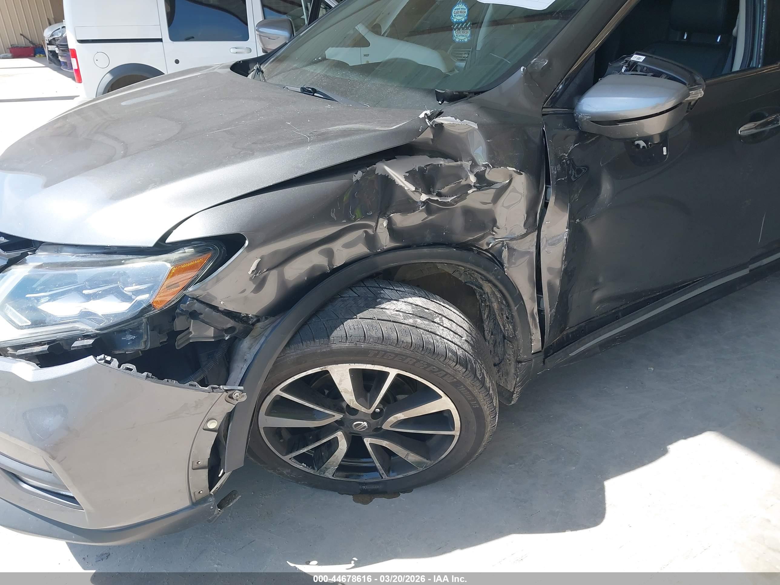 NISSAN ROGUE image 6