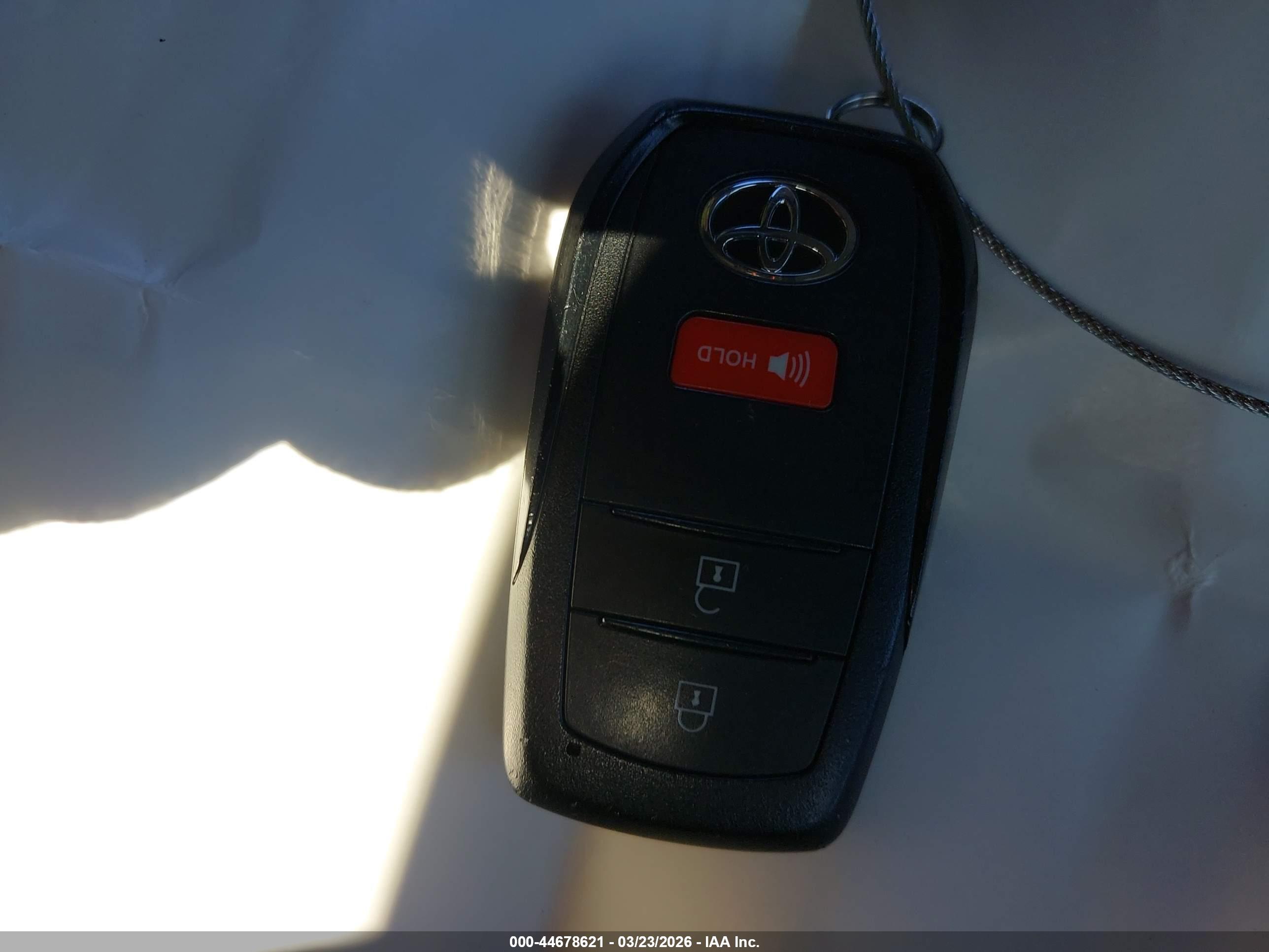 TOYOTA PRIUS image 11