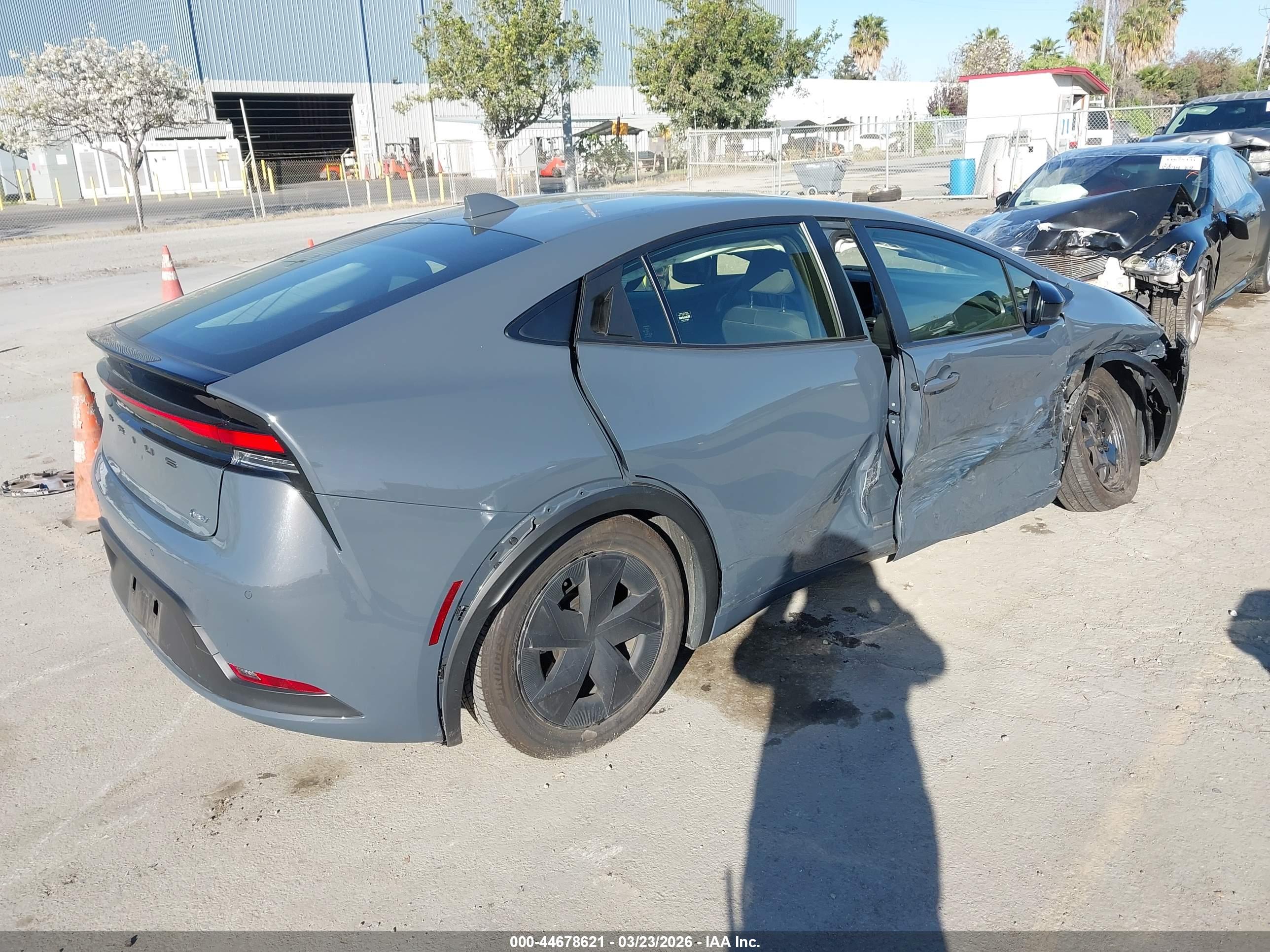 TOYOTA PRIUS image 4