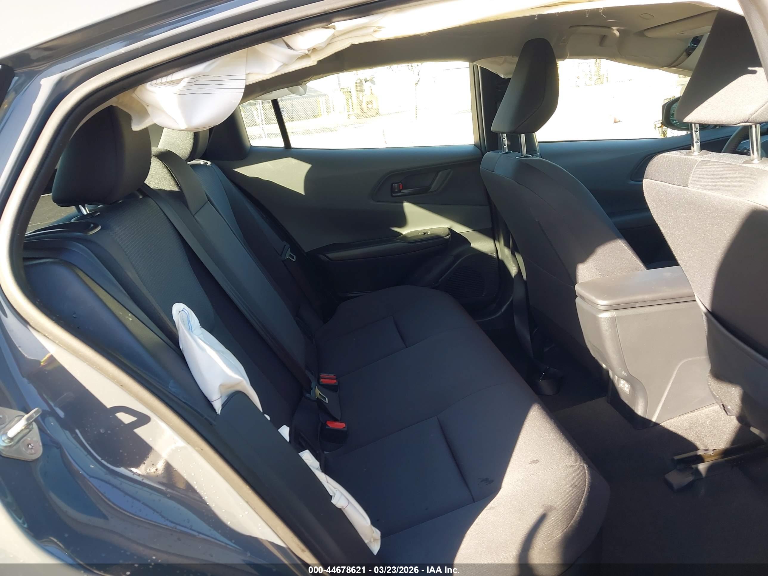 TOYOTA PRIUS image 8
