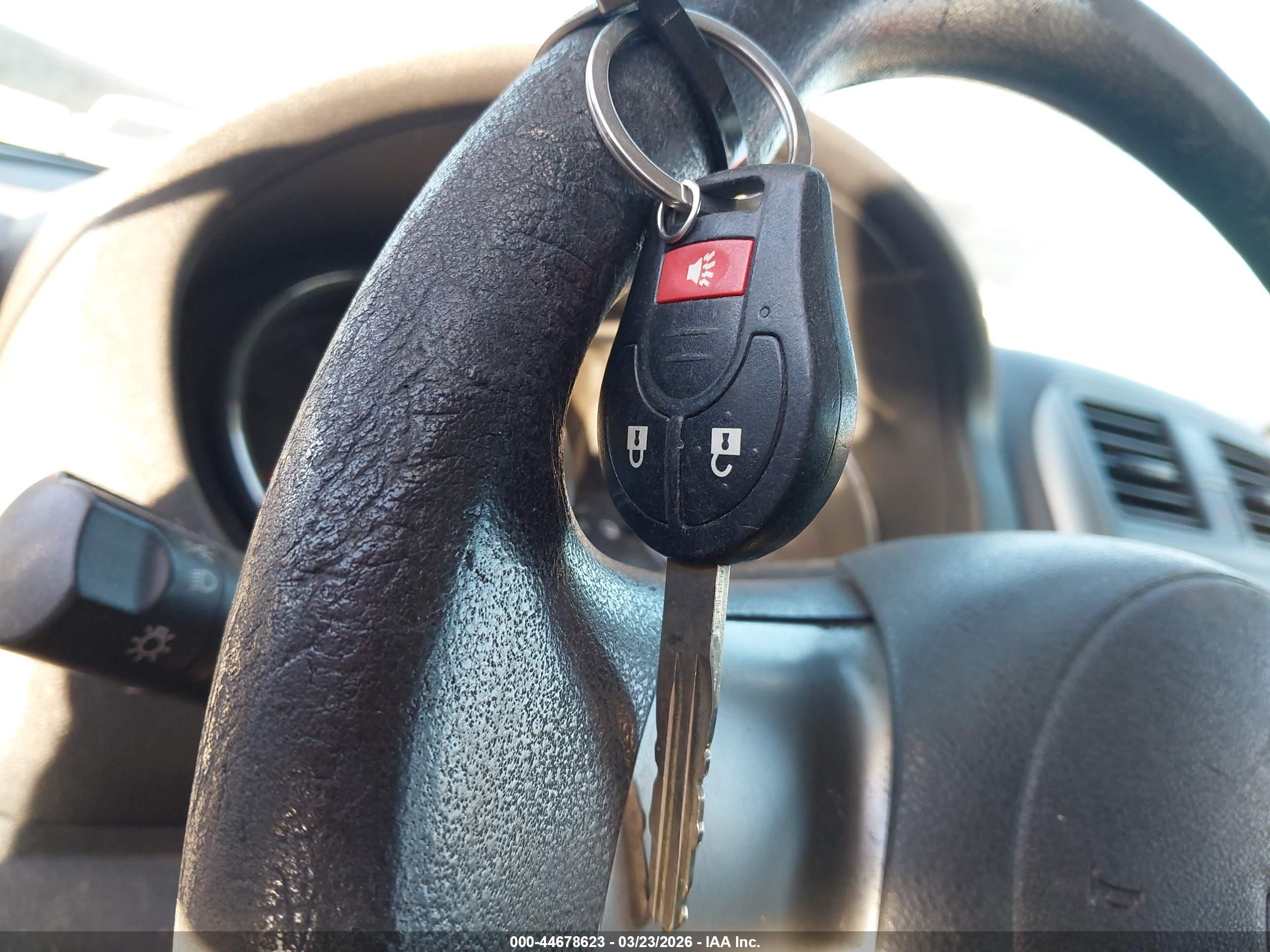 NISSAN VERSA image 11