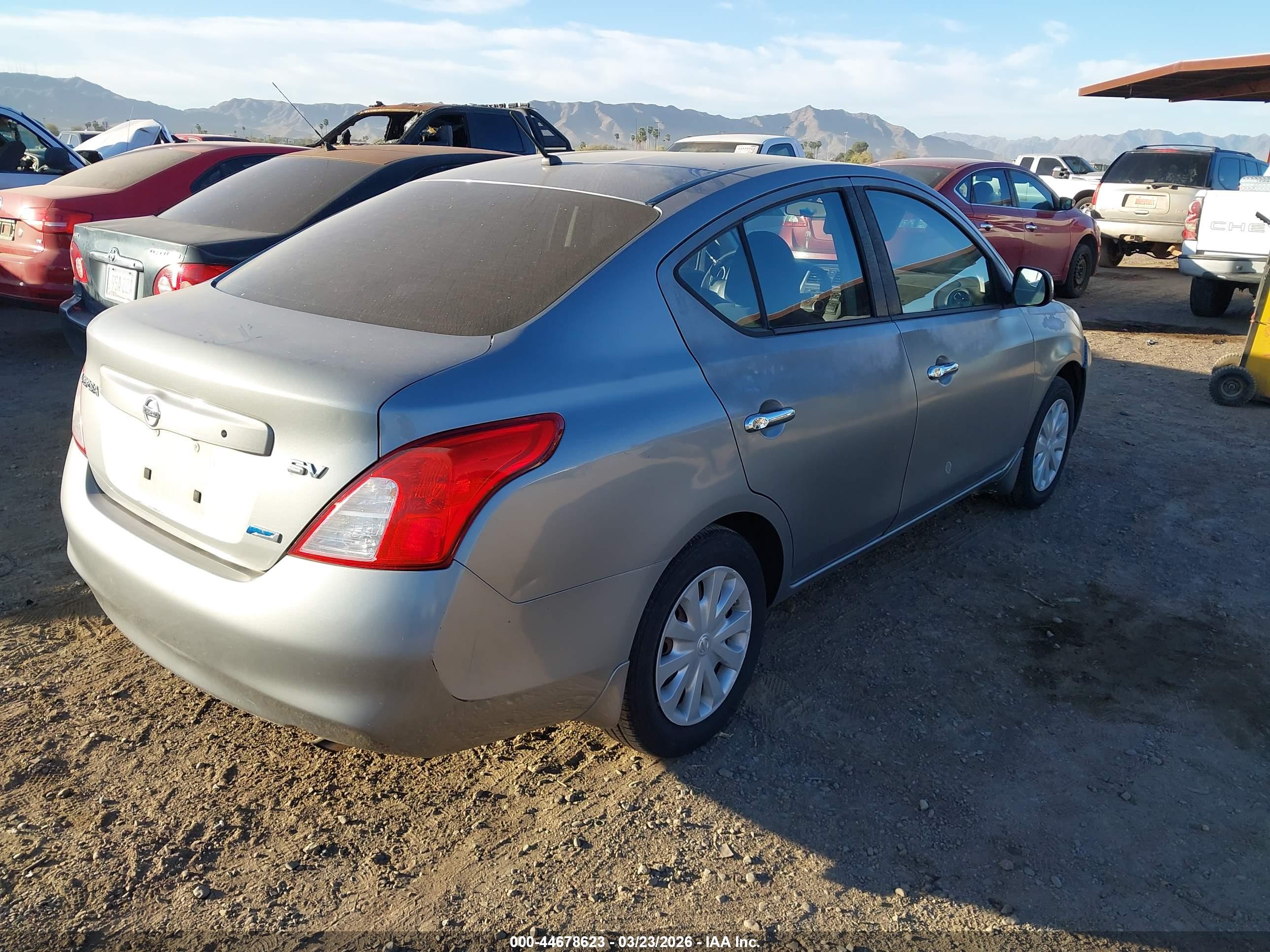 NISSAN VERSA image 4