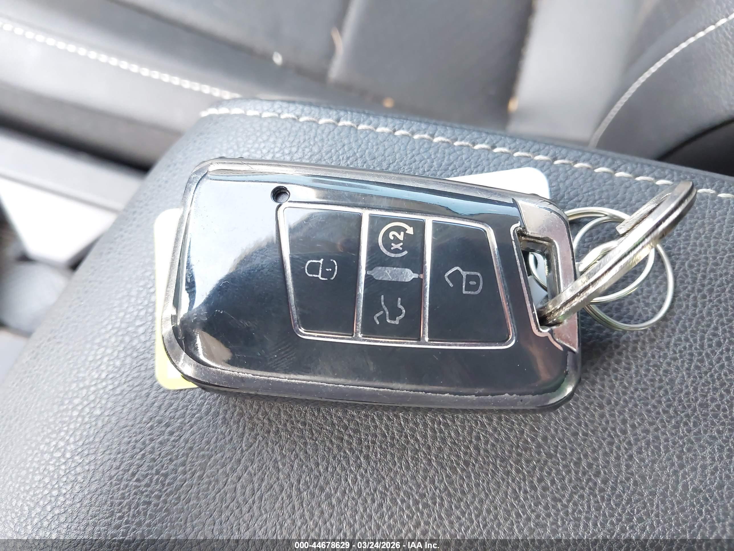 VOLKSWAGEN TIGUAN image 11