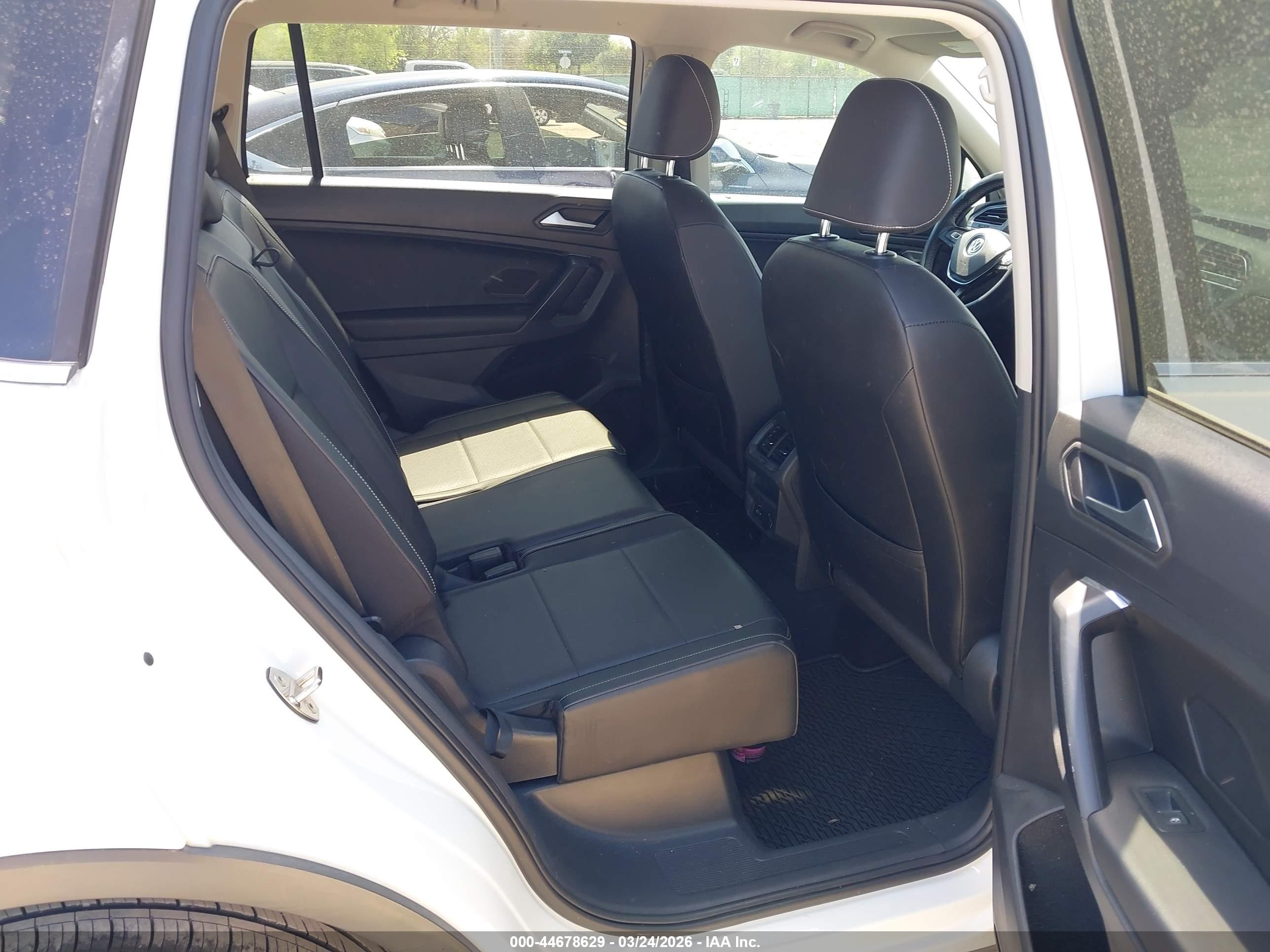 VOLKSWAGEN TIGUAN image 8