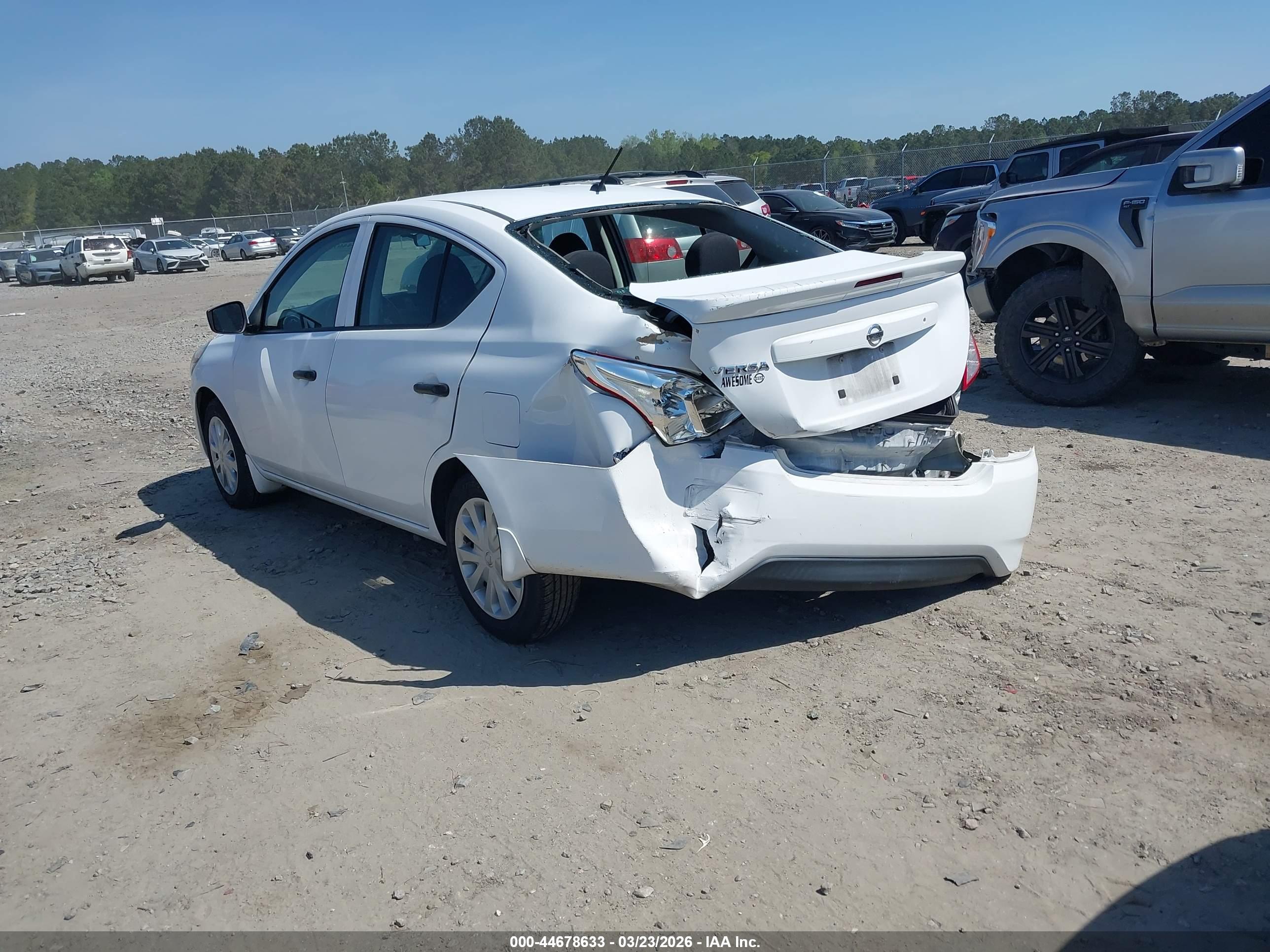 NISSAN VERSA image 3